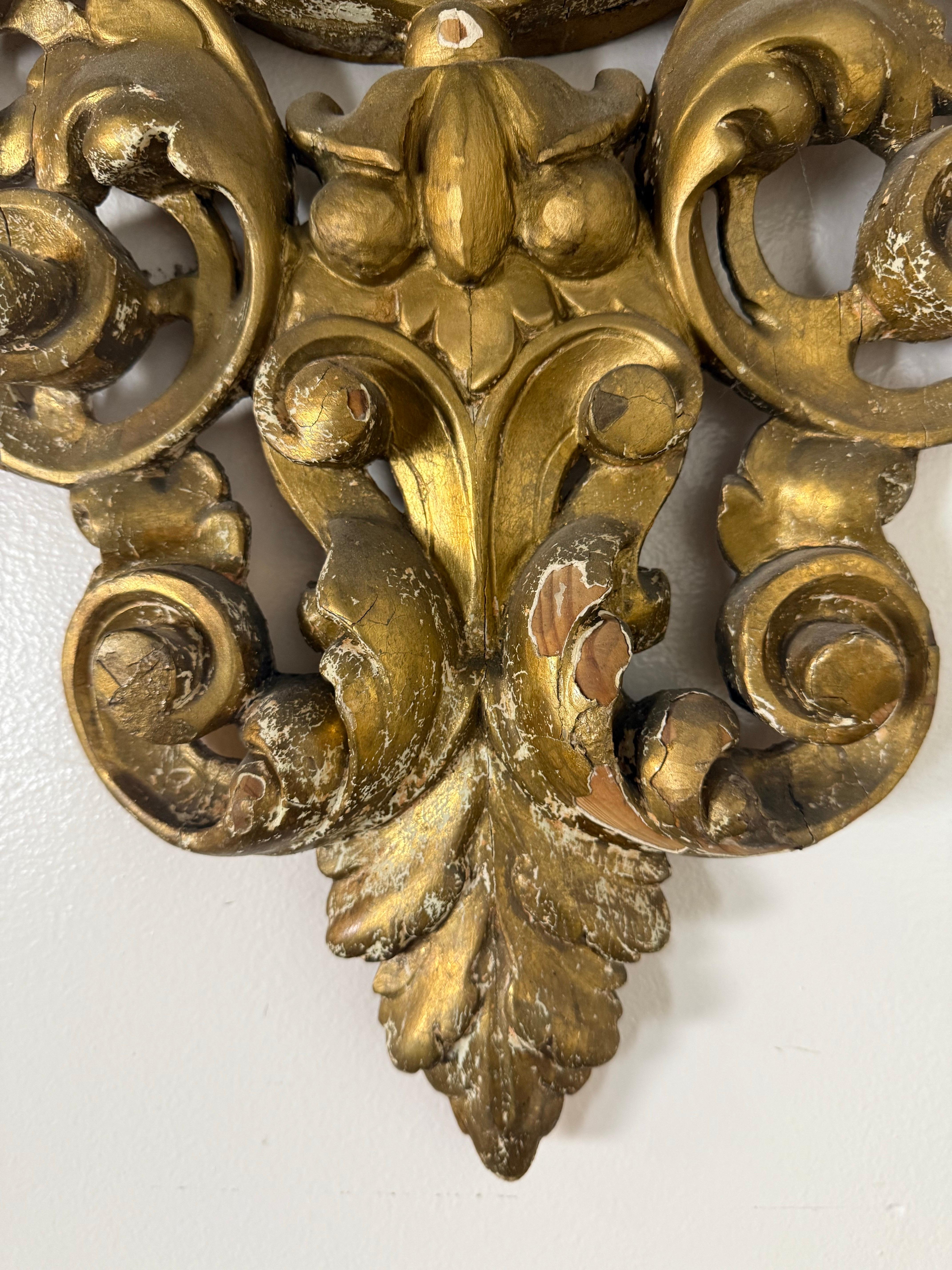 Miroir italien du XIXe siècle de style baroque en bois sculpté et doré en vente 4