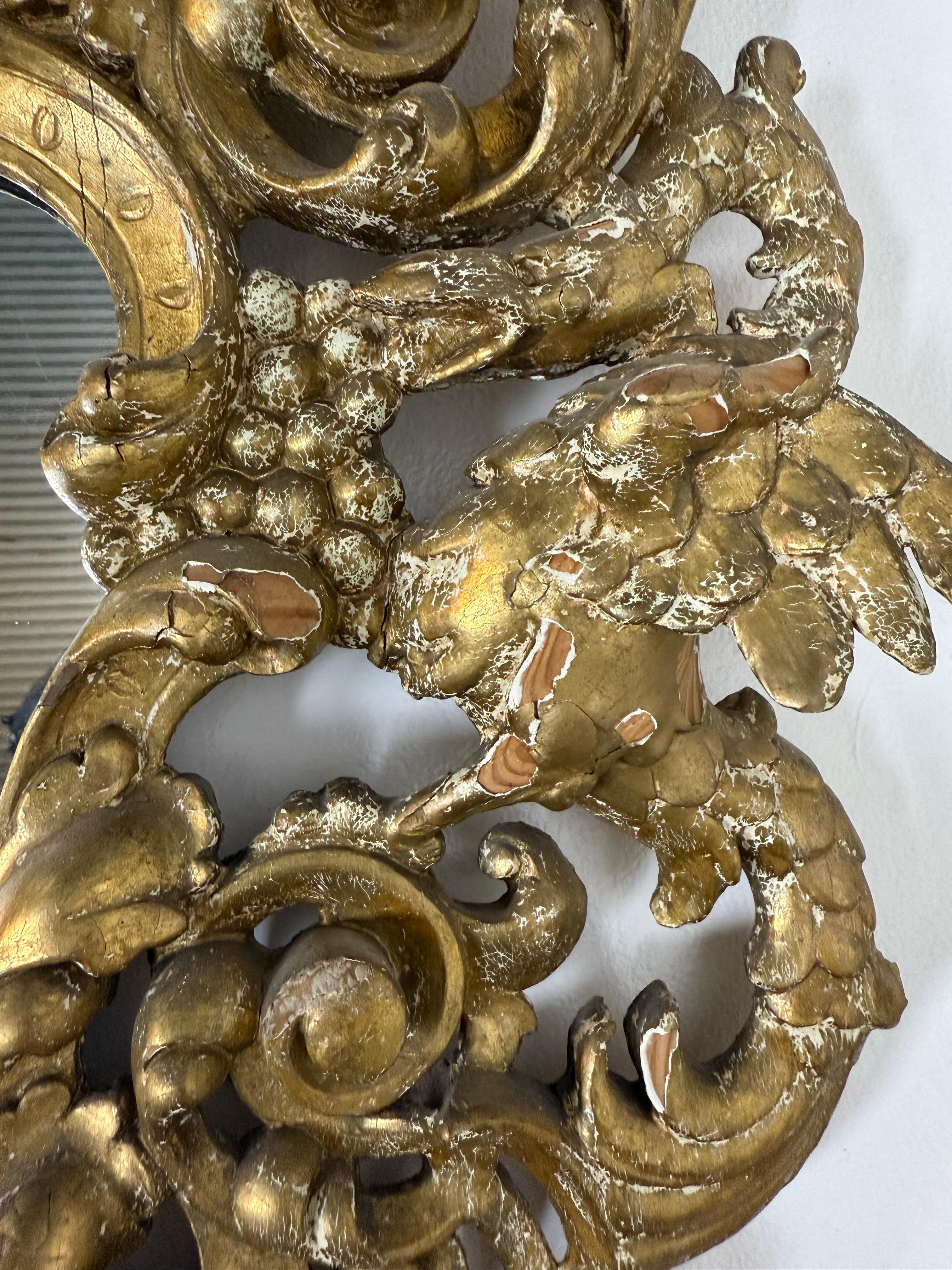 Miroir italien du XIXe siècle de style baroque en bois sculpté et doré Abîmé - En vente à Los Angeles, CA