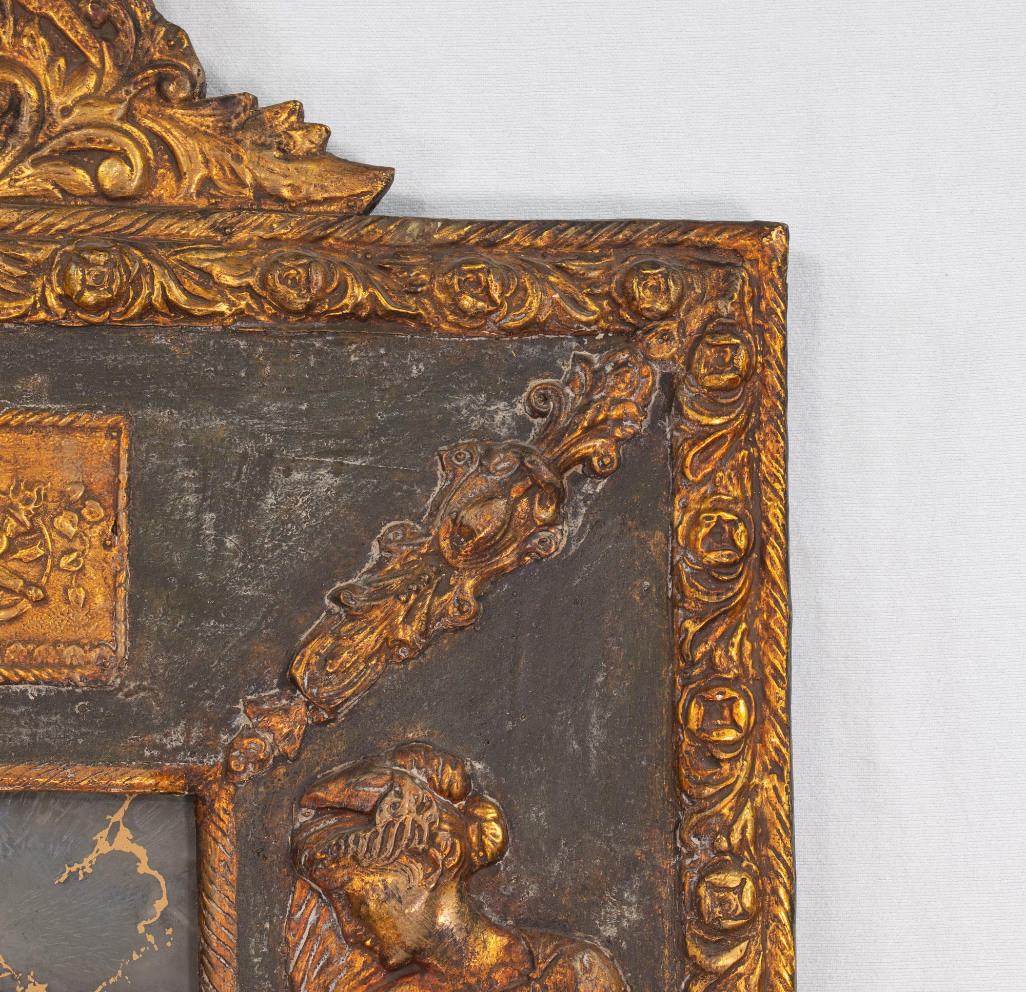Miroir de style baroque italien du 19e siècle en bois doré et gesso avec verre églomisé en vente 9