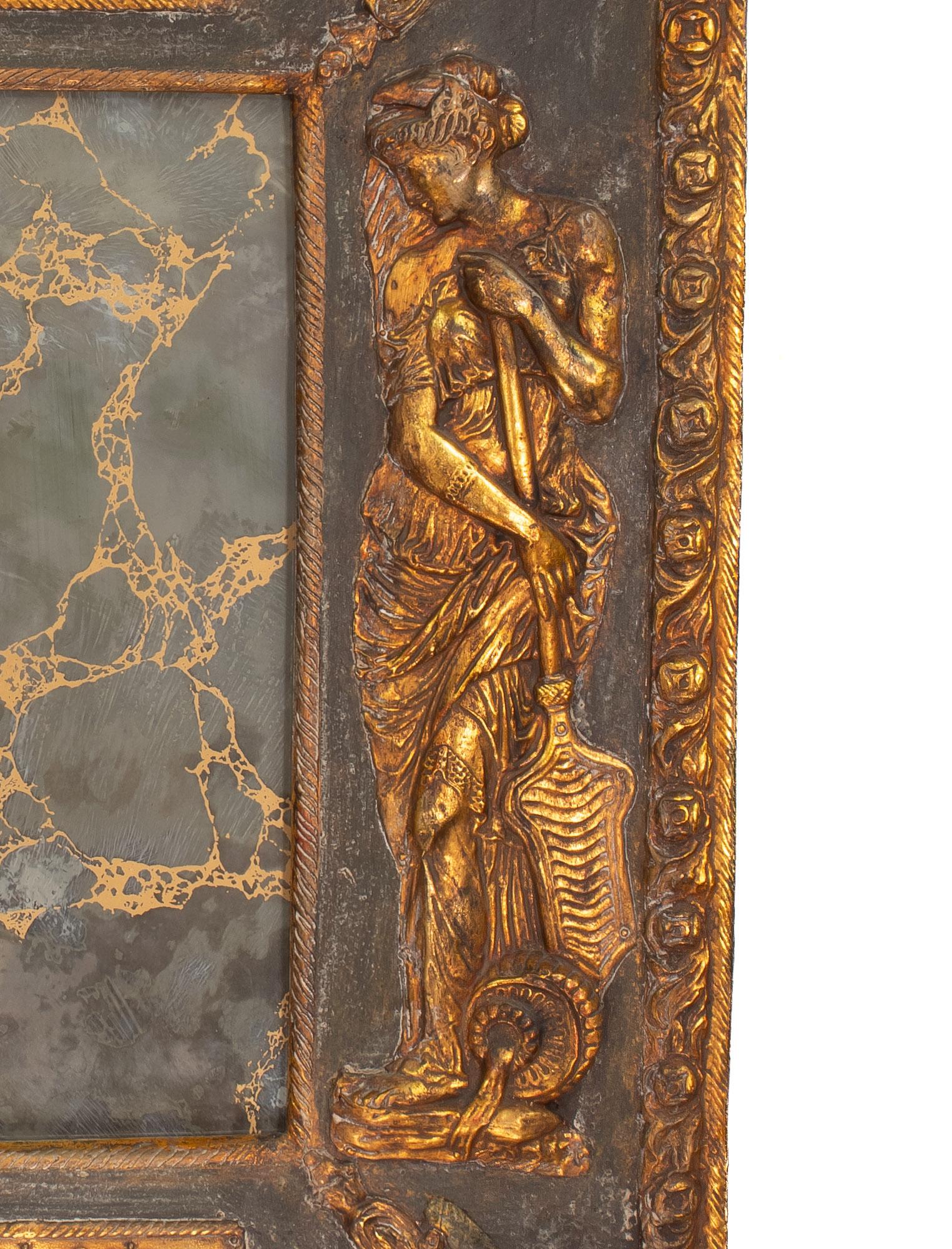 Miroir de style baroque italien du 19e siècle en bois doré et gesso avec verre églomisé en vente 13