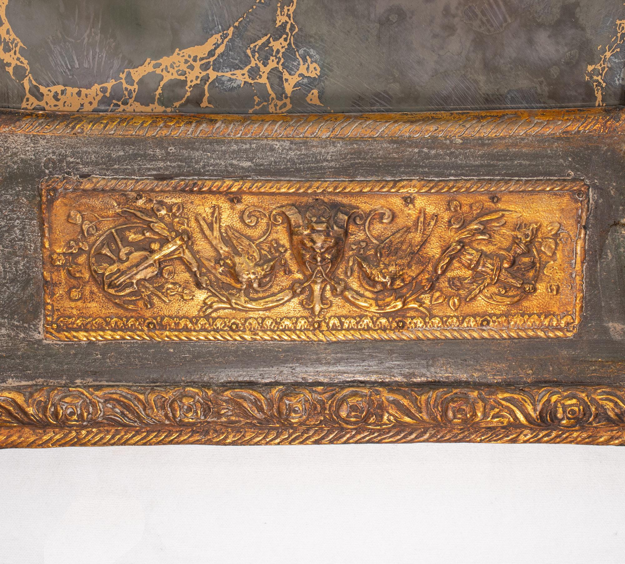 Gesso Miroir de style baroque italien du 19e siècle en bois doré et gesso avec verre églomisé en vente