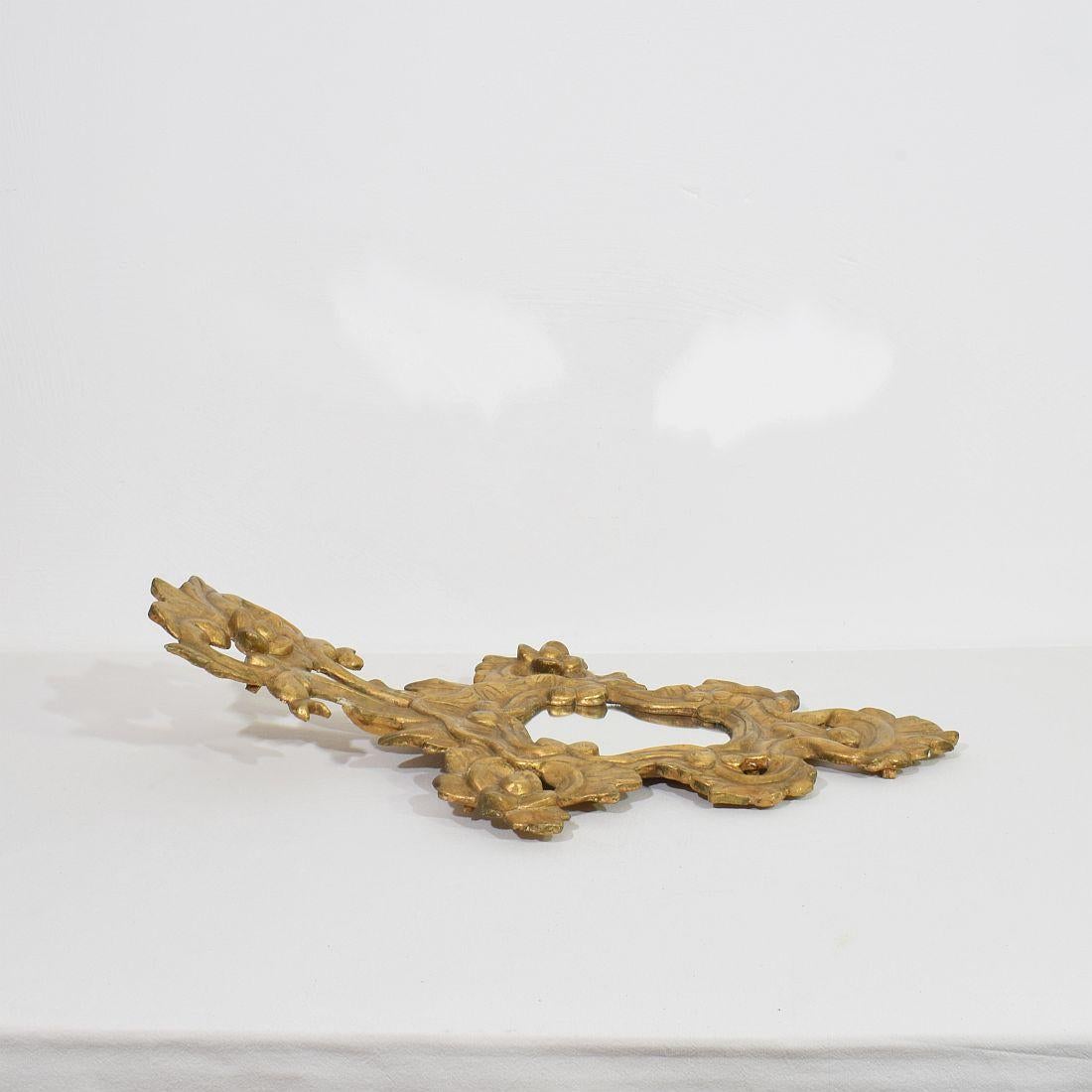 Miroir en bois doré de style baroque italien du 19e siècle en vente 7