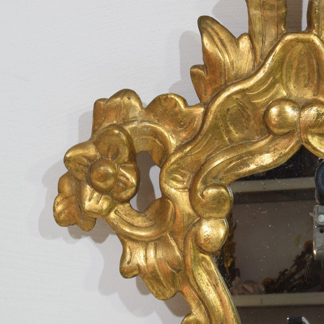 Sculpté à la main Miroir en bois doré de style baroque italien du 19e siècle en vente