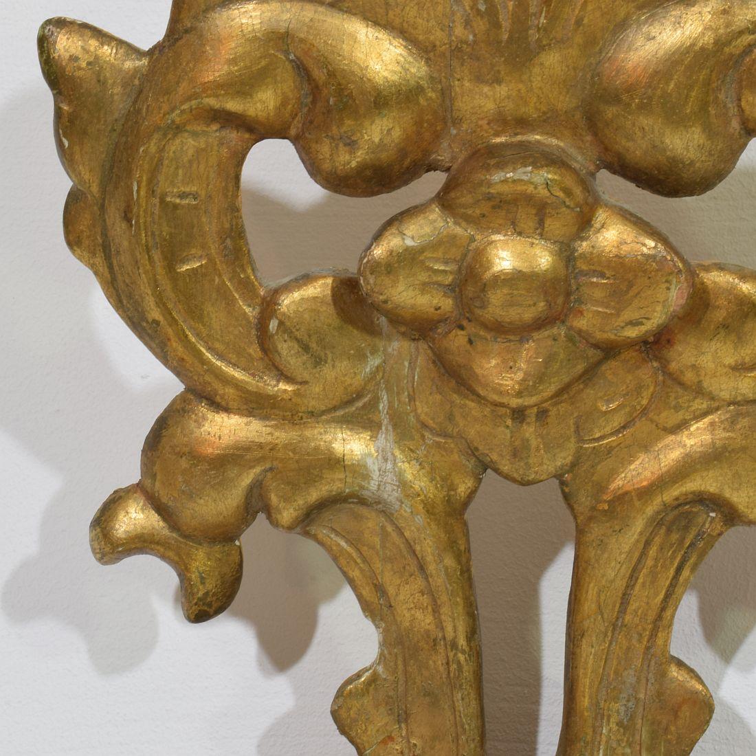 Bois Miroir en bois doré de style baroque italien du 19e siècle en vente