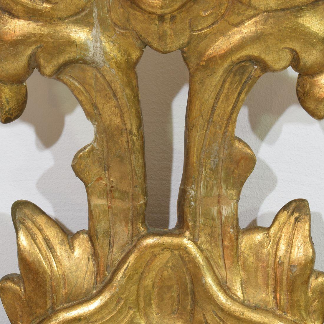 Miroir en bois doré de style baroque italien du 19e siècle en vente 2