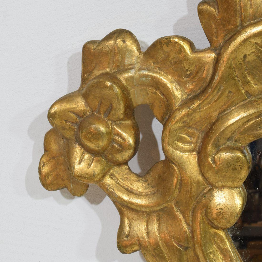 Miroir en bois doré de style baroque italien du 19e siècle en vente 2