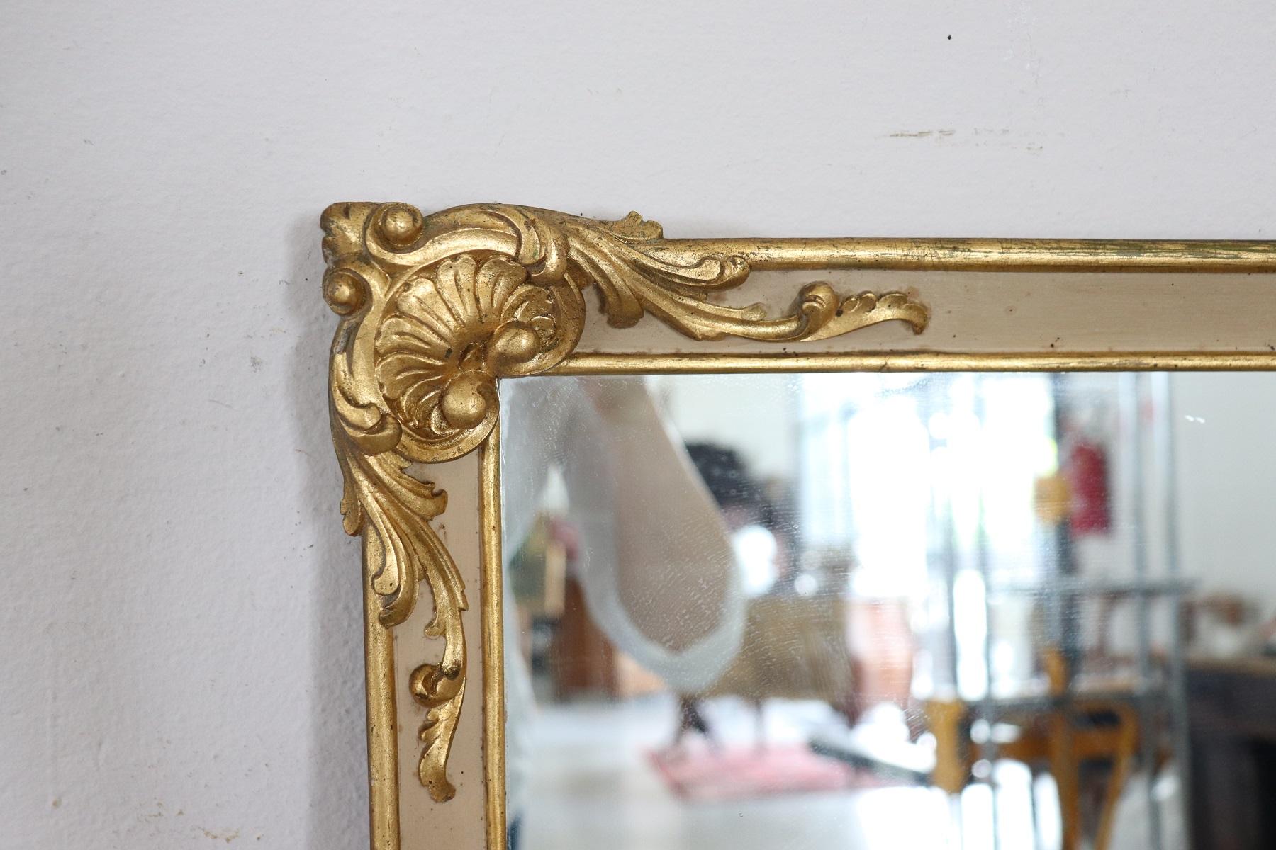 Beautiful elegant wall mirror in perfect Baroque style, 1880s wood lacquered finely and richly with refinement decorated in gold leaf.