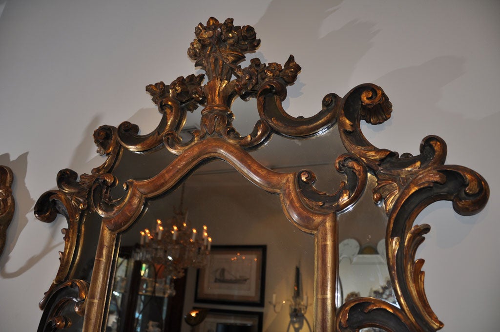Miroir de style baroque italien du 19ème siècle doré à la feuille en vente 3