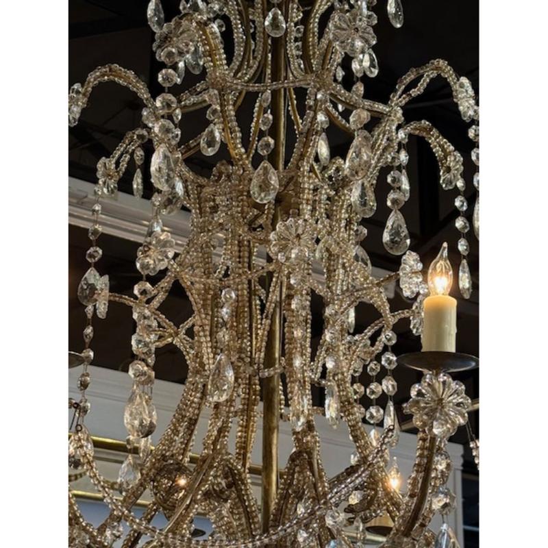 XIXe siècle Lustres italiens du 19e siècle à 8 Lights en perles et cristal en vente