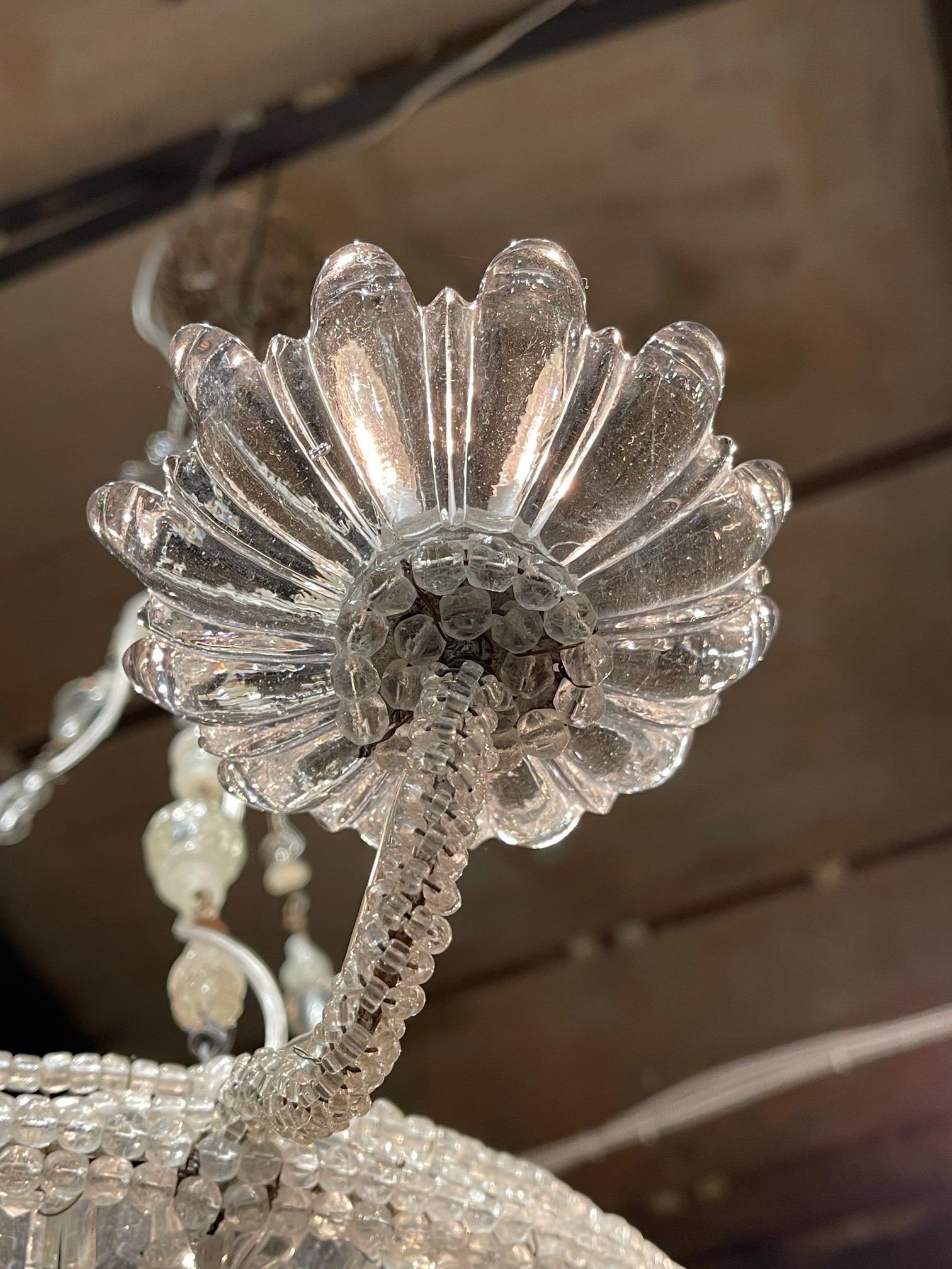 19. Jahrhundert Italienischer Perlen-Kristall-Kronleuchter mit 7 Lichtern im Angebot 1