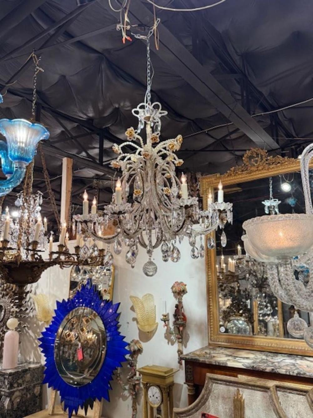 Lustre italien du 19ème siècle en cristal perlé et porcelaine à fleurs Bon état - En vente à Dallas, TX