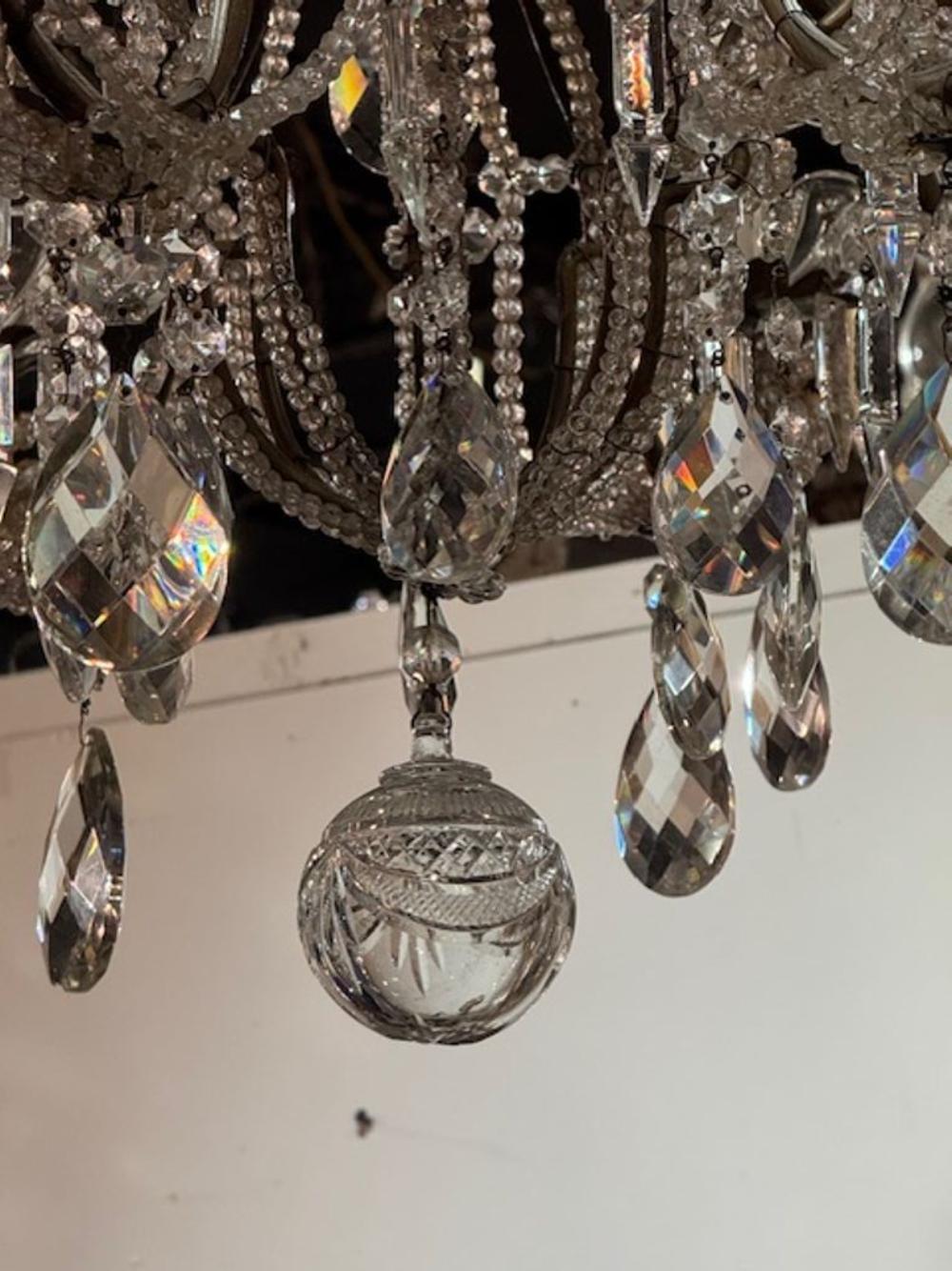 Lustre italien du 19ème siècle en cristal perlé et porcelaine à fleurs en vente 2