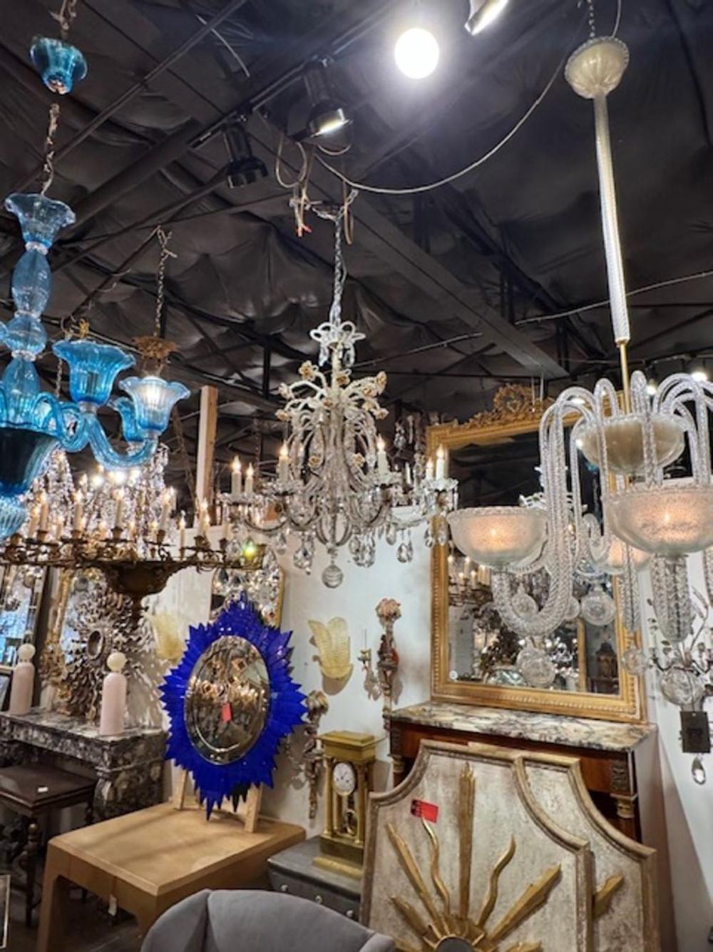 Lustre italien du 19ème siècle en cristal perlé et porcelaine à fleurs en vente 4