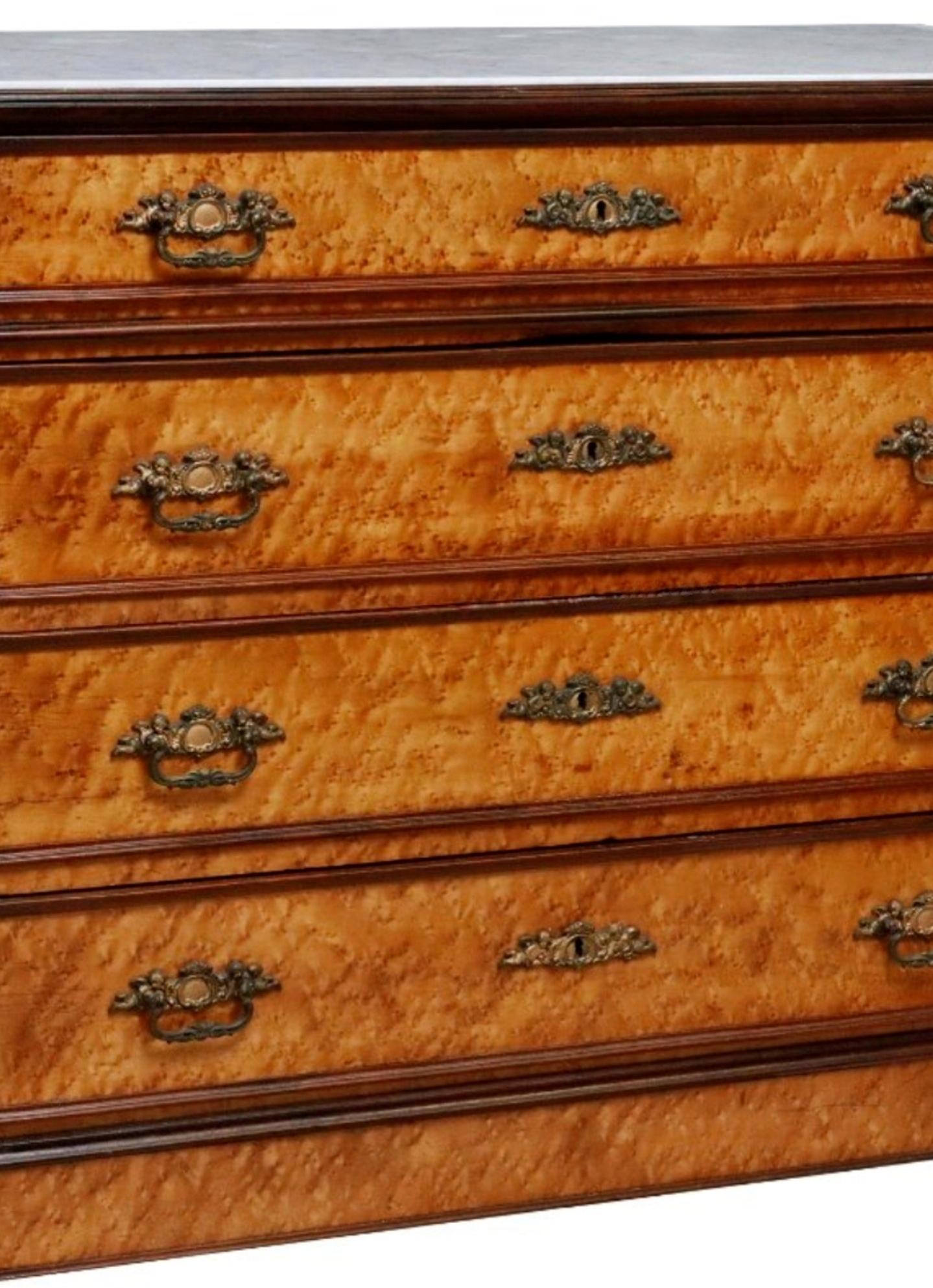 Napoleon III 19th Century Italian Bird’s-Eye Maple Chest of Drawers Commode For Sale