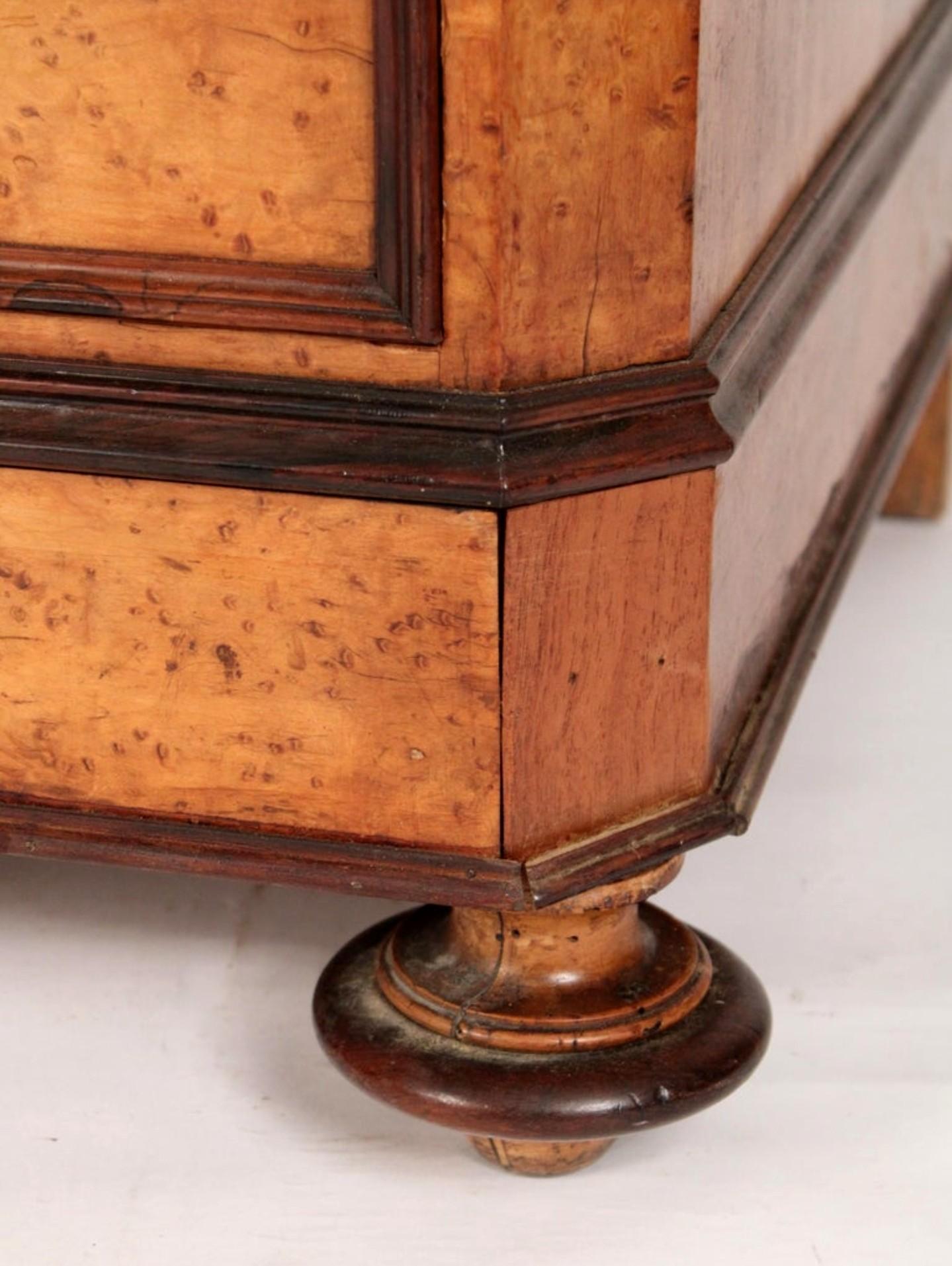 Brass 19th Century Italian Bird’s-Eye Maple Chest of Drawers Commode For Sale