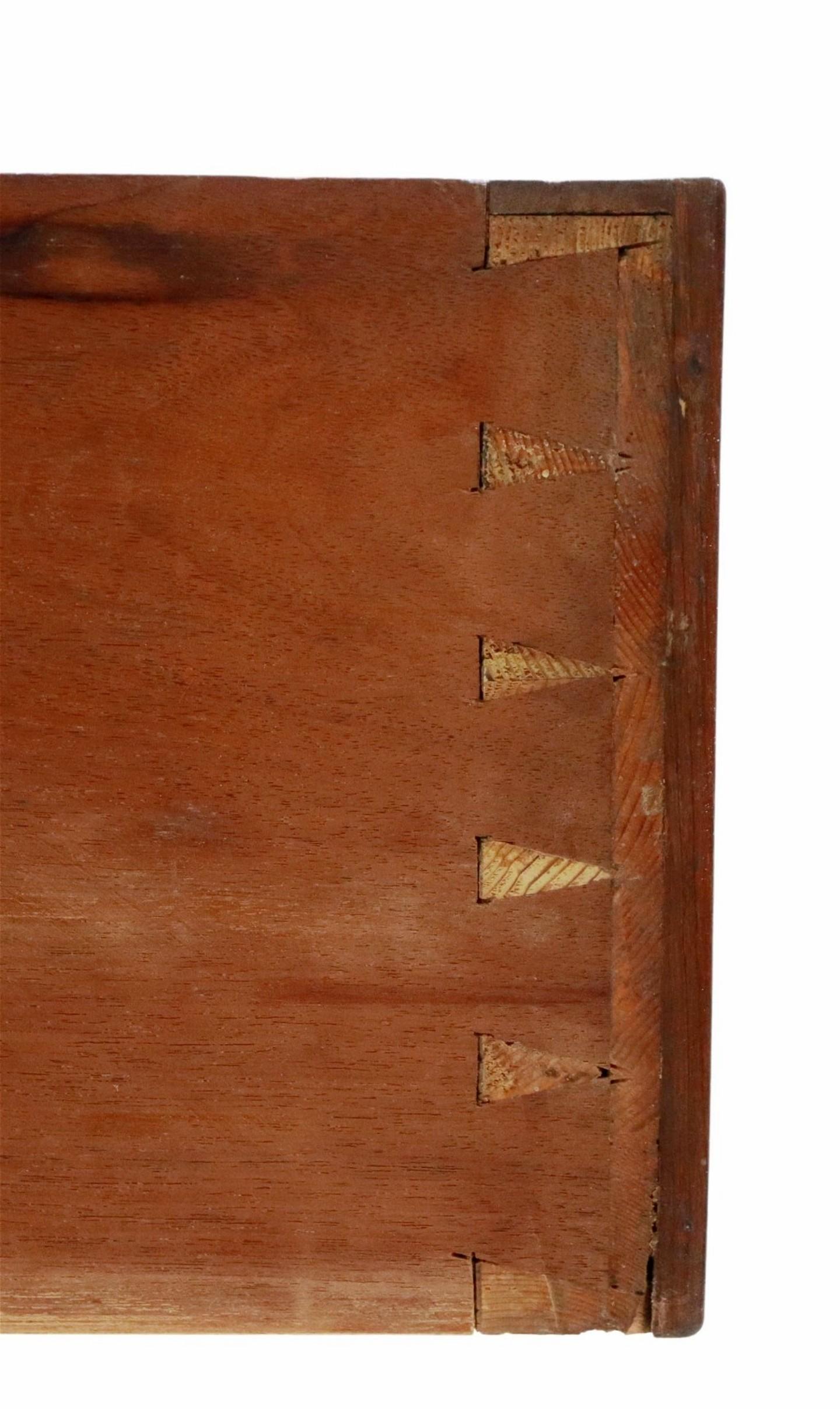 19th Century Italian Bird’s-Eye Maple Chest of Drawers Commode For Sale 1