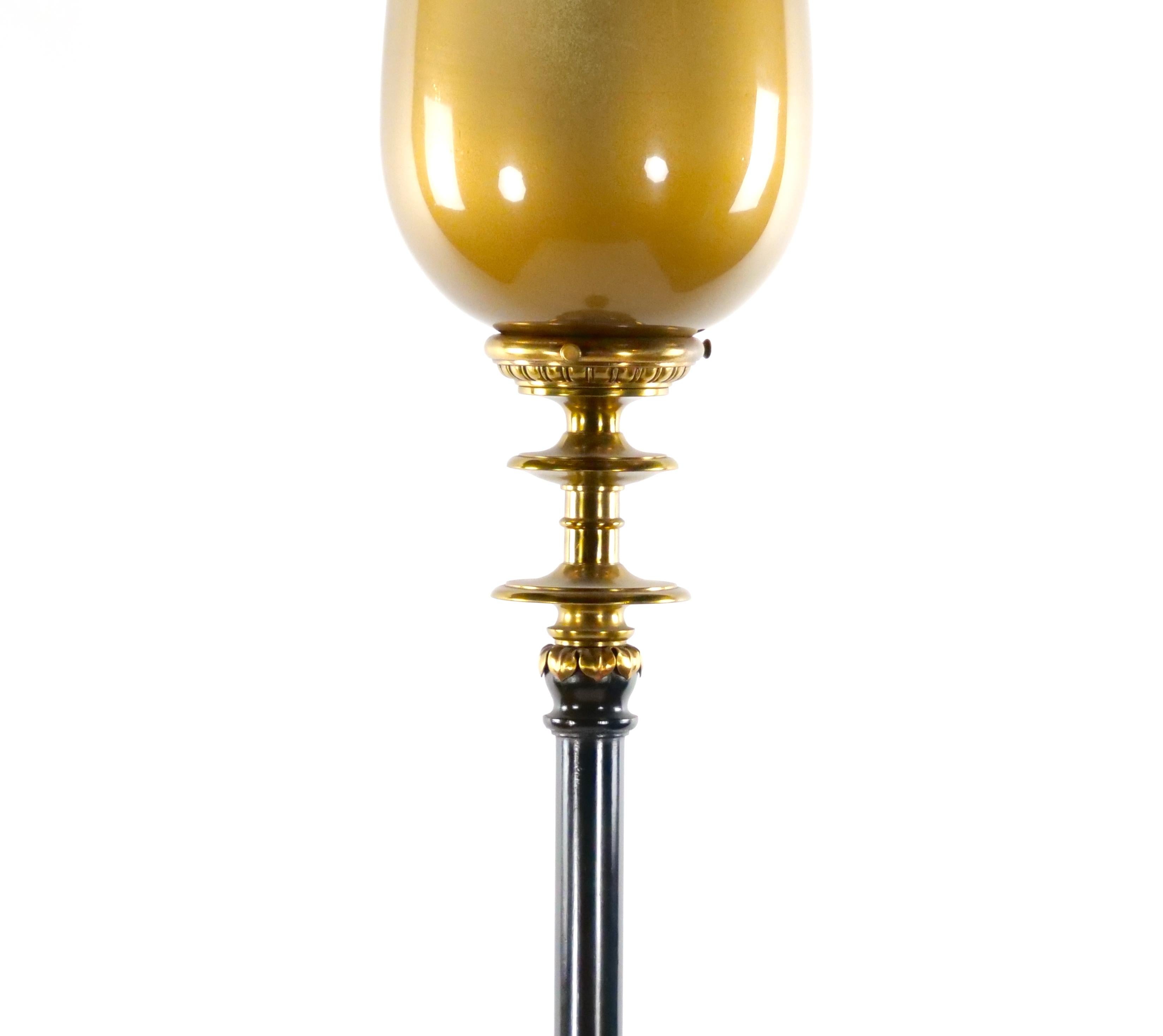 Lampadaire italien du 19e siècle en bois peint à la main et laqué noir Bon état - En vente à Tarry Town, NY