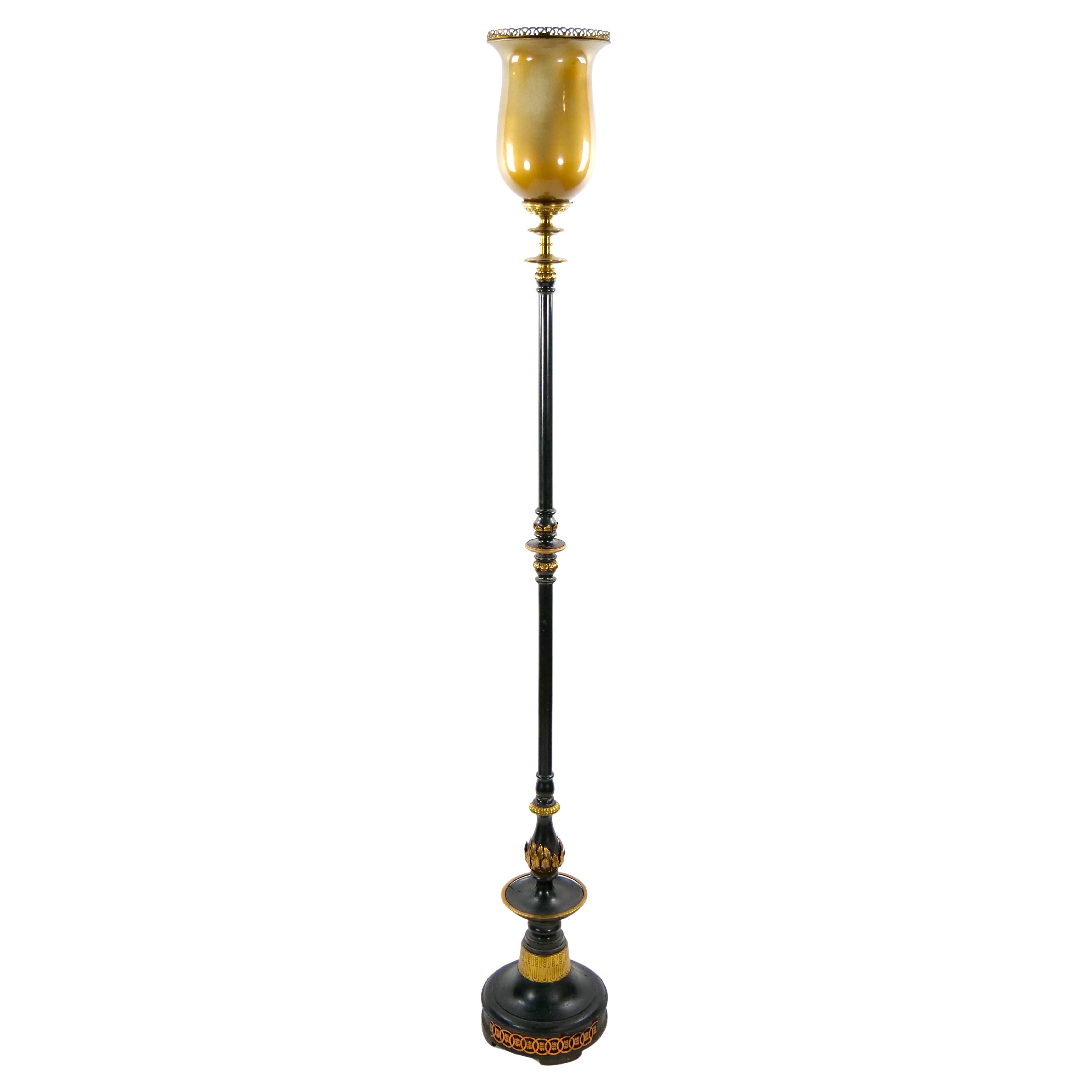 Lampada da terra Torchiere in legno laccato nero dipinto a mano del XIX secolo italiano