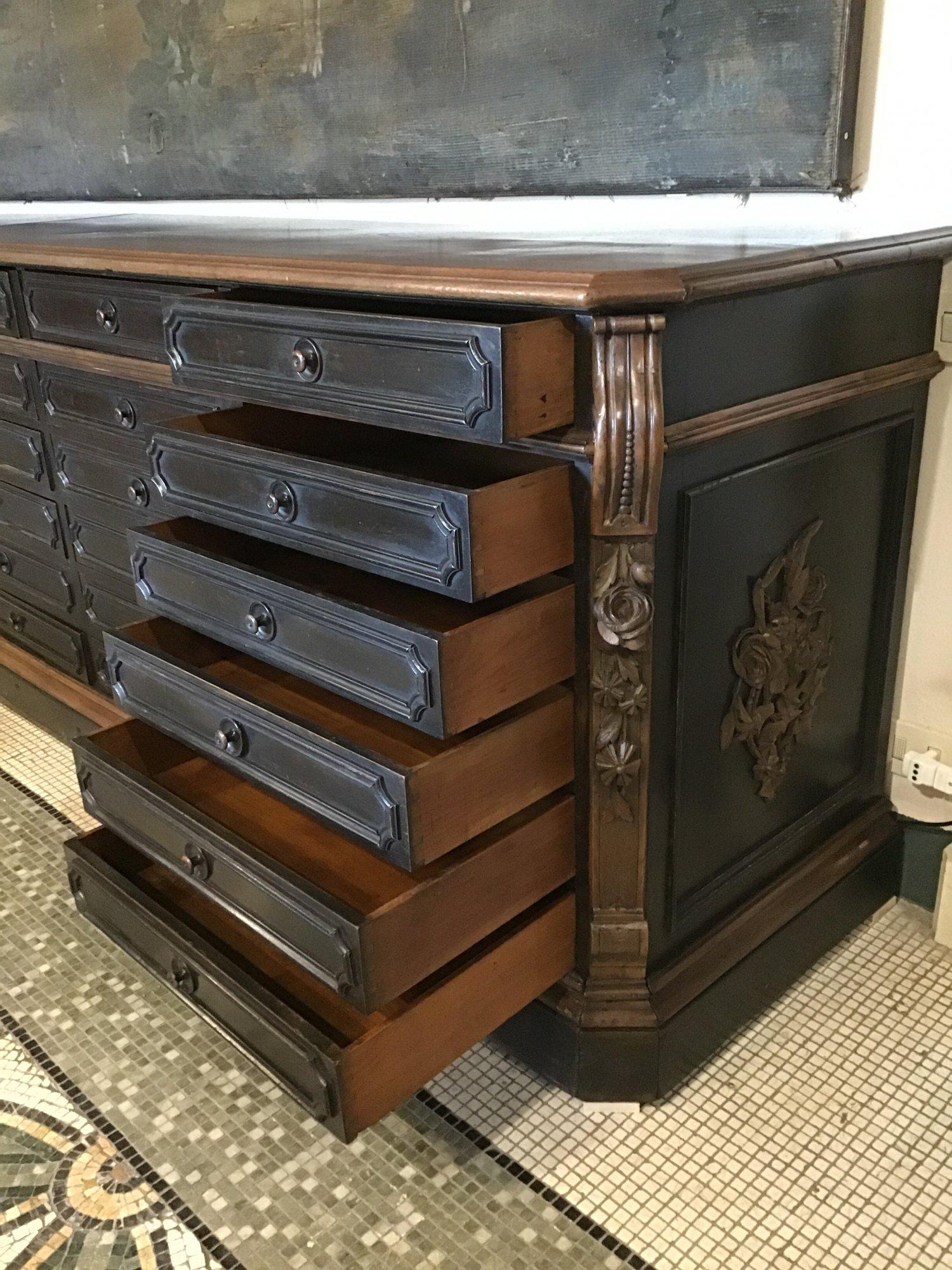 19th Century Italian Black Wood Counter with Drawers and Walnut Top, 1890s In Good Condition For Sale In Florence, IT