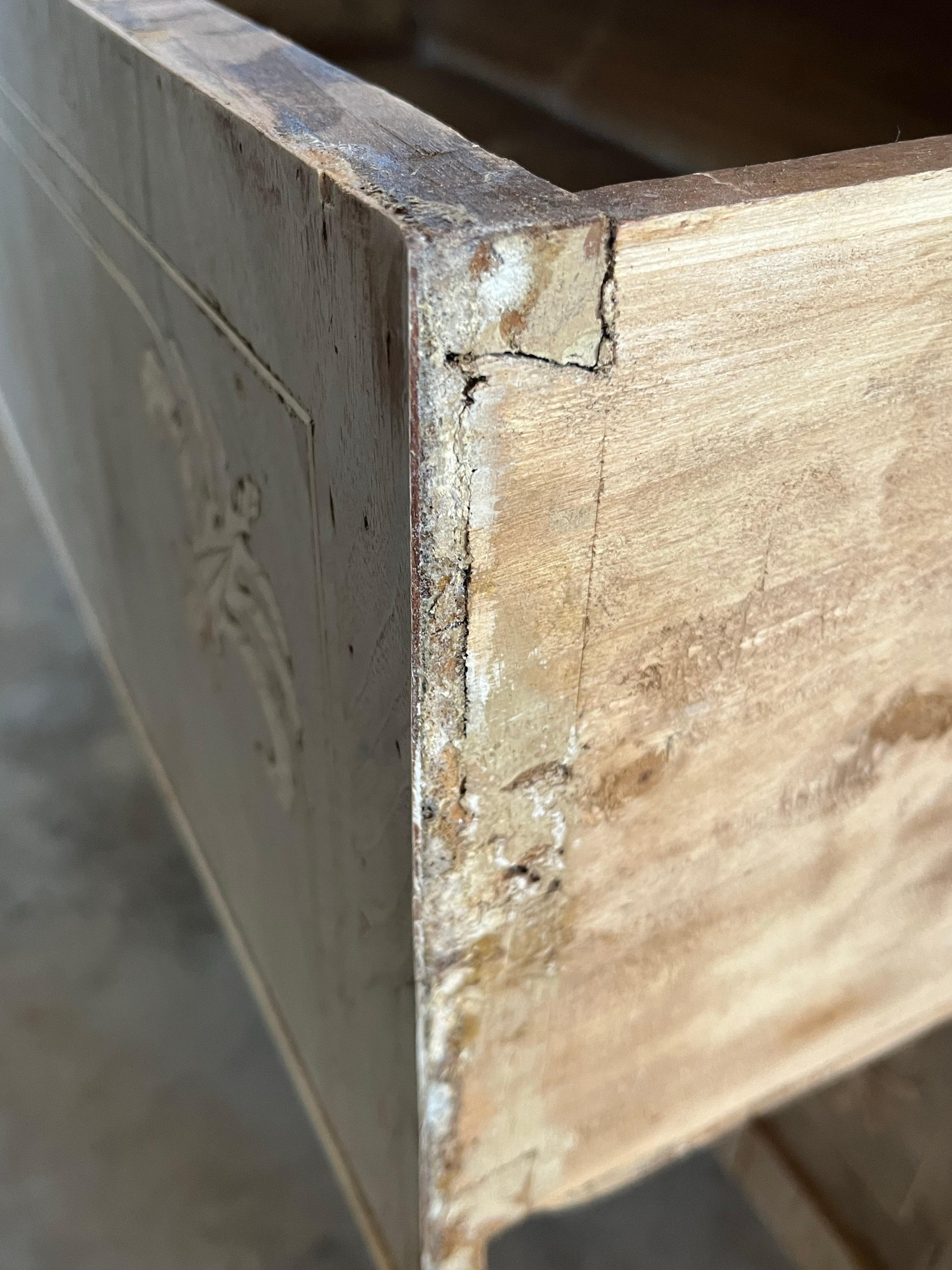 Comò Carlo X in noce sbiancato del XIX secolo in vendita 6