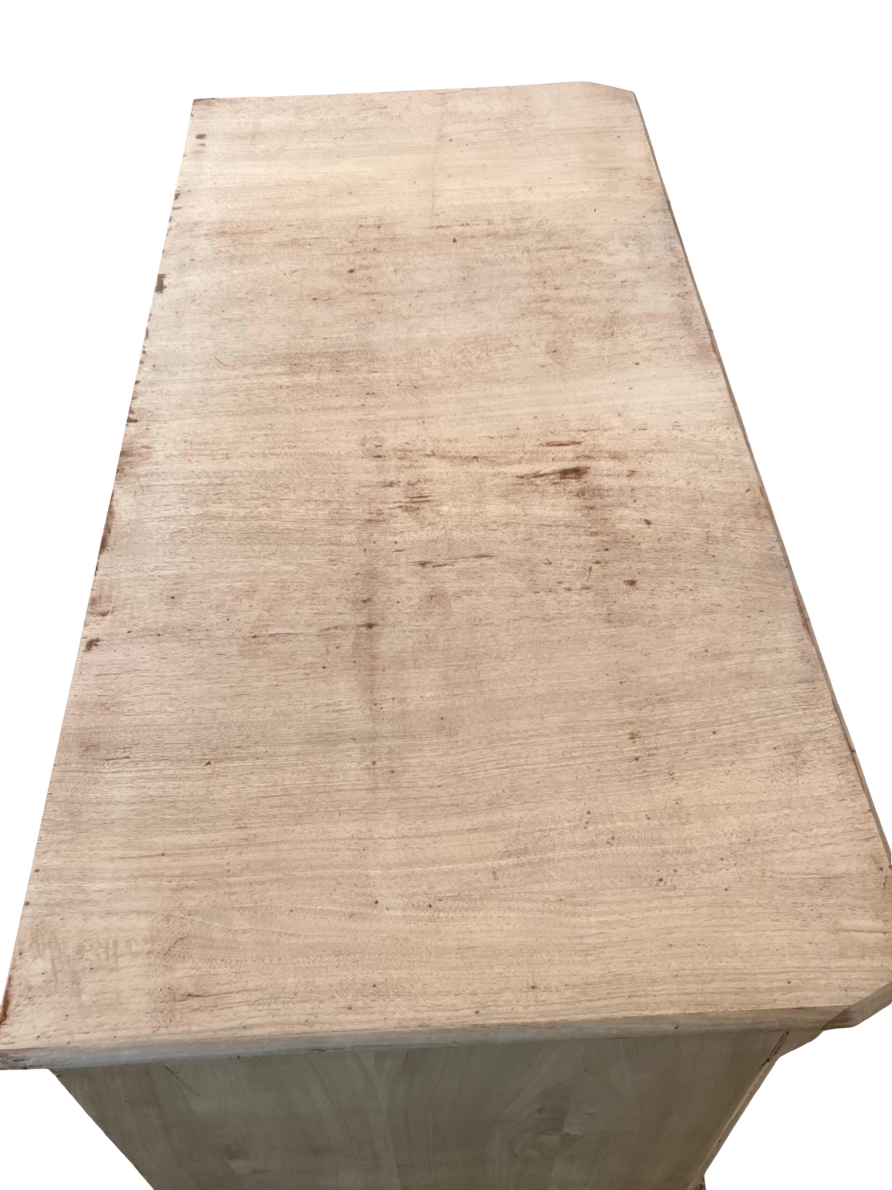 Comò Carlo X in noce sbiancato del XIX secolo In condizioni buone in vendita a Carmine, TX