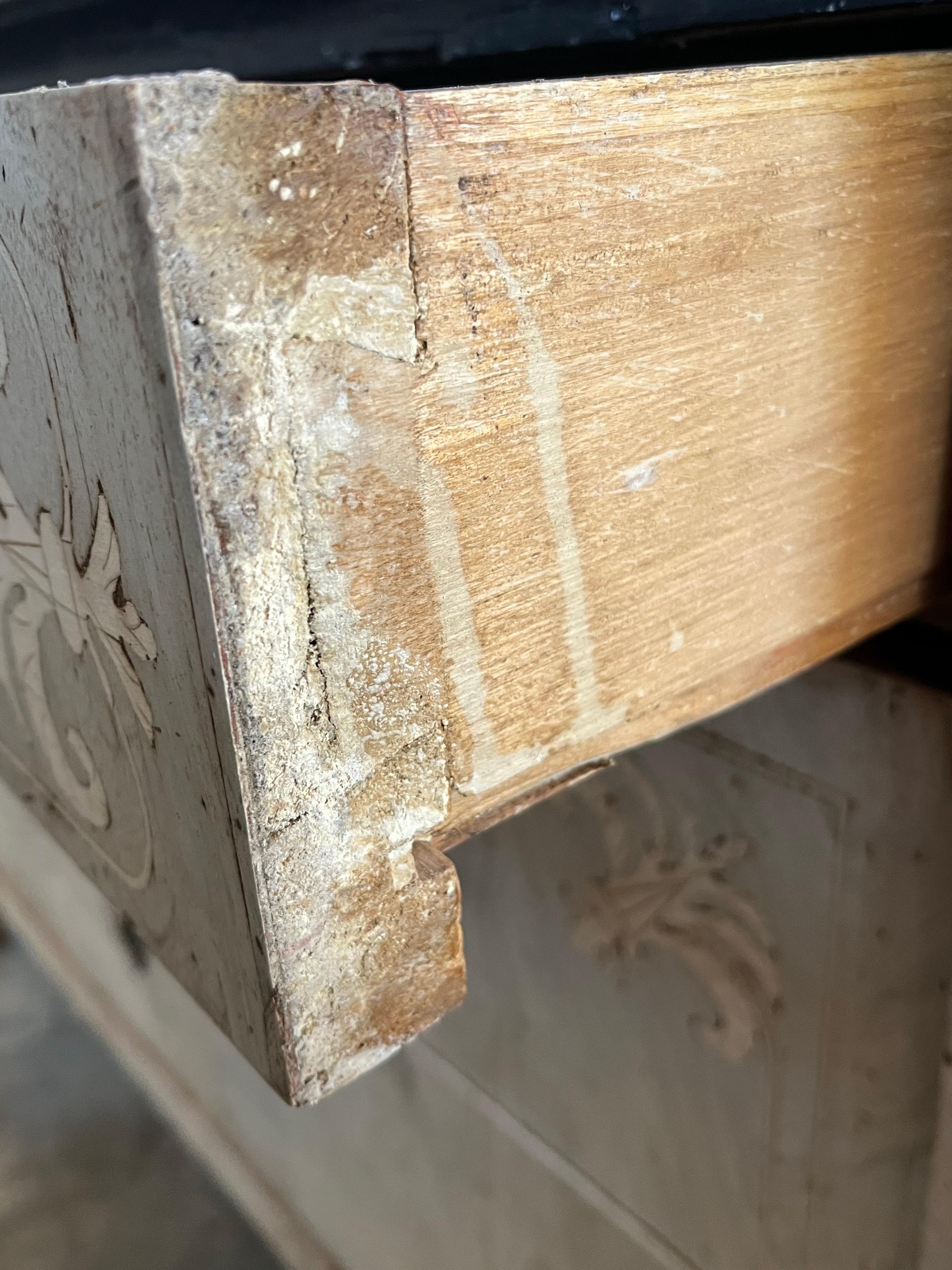 Noce Comò Carlo X in noce sbiancato del XIX secolo in vendita