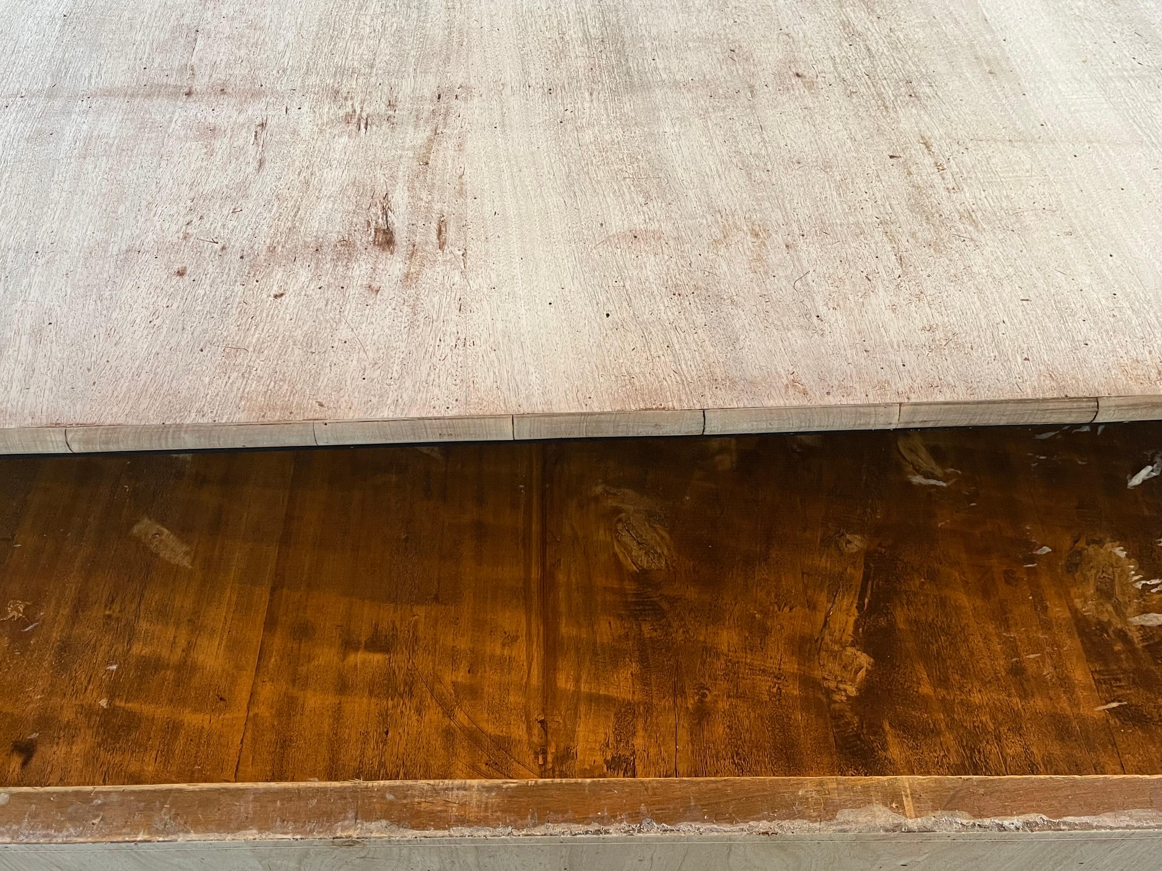 Comò Carlo X in noce sbiancato del XIX secolo in vendita 1