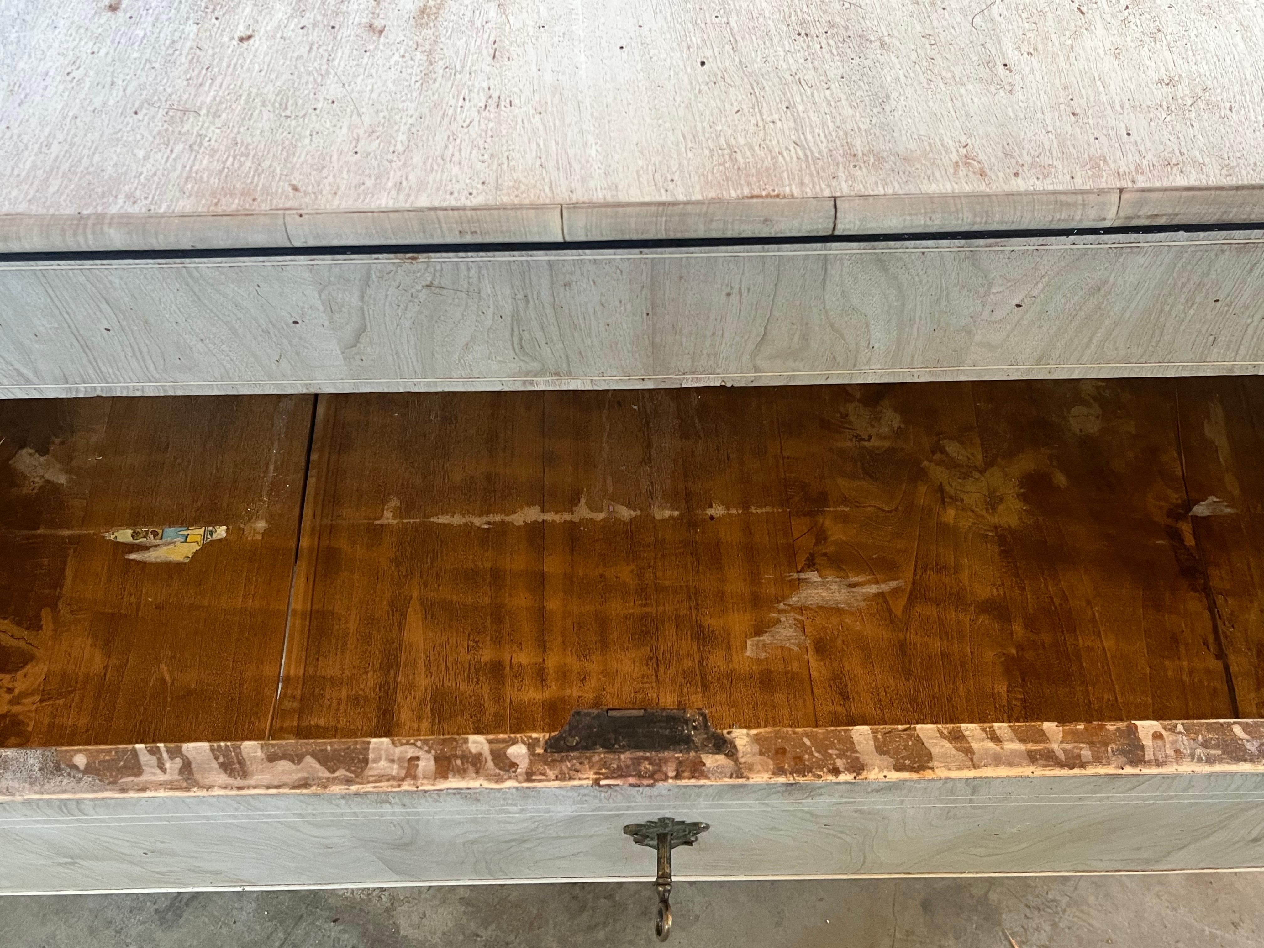 Comò Carlo X in noce sbiancato del XIX secolo in vendita 2