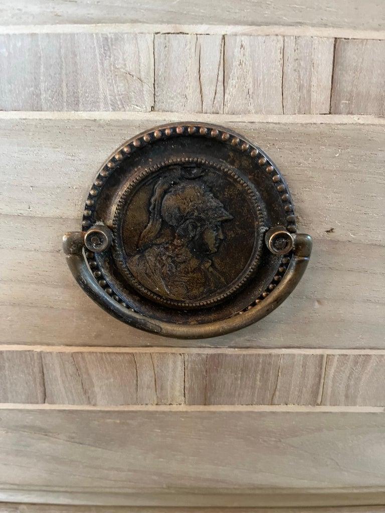 Rustico Comò / Cassettiera in noce sbiancato italiano del XIX secolo con intarsio in vendita