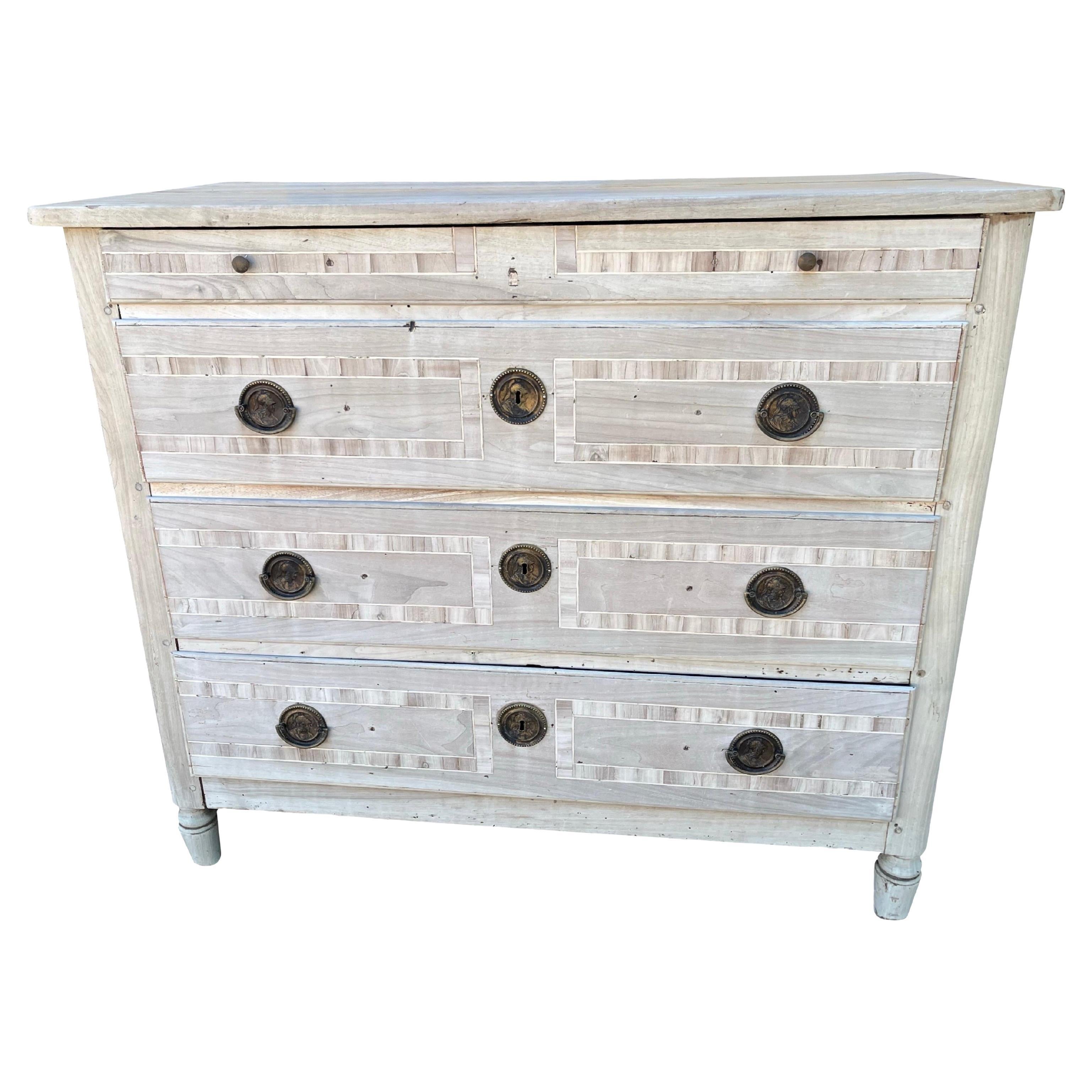 Comò / Cassettiera in noce sbiancato italiano del XIX secolo con intarsio