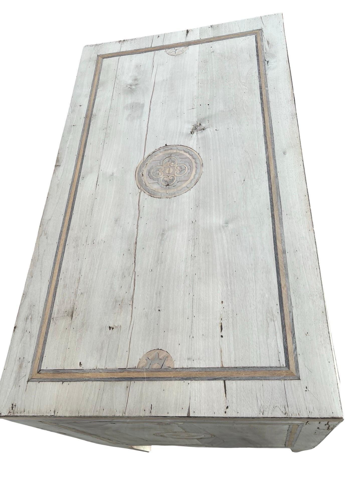 Satinwood 19th Century Italian Bleached Walnut Commode with Inlay For Sale