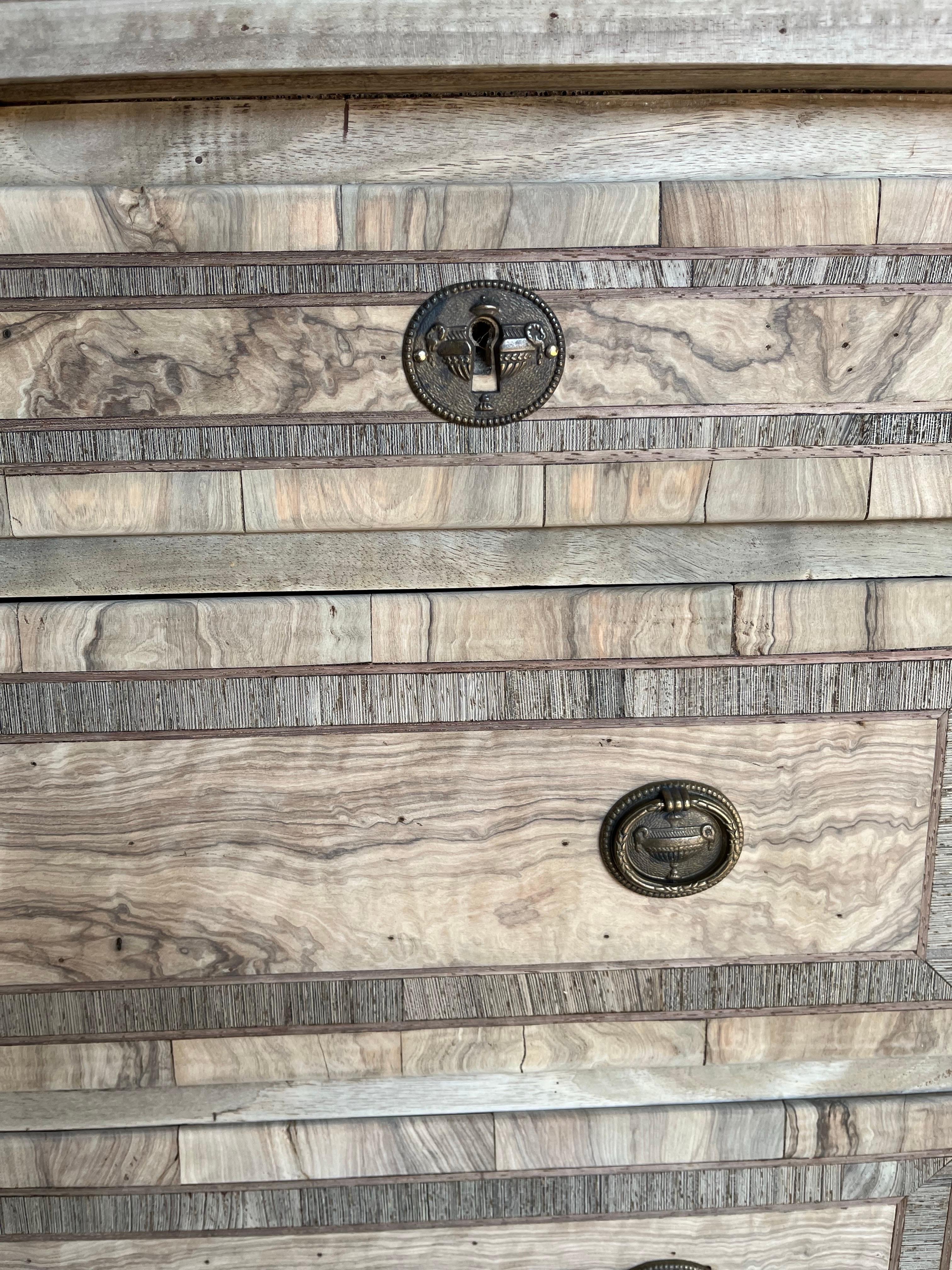 Commodo neoclassico italiano del XIX secolo in noce sbiancato e Oliver in vendita 5