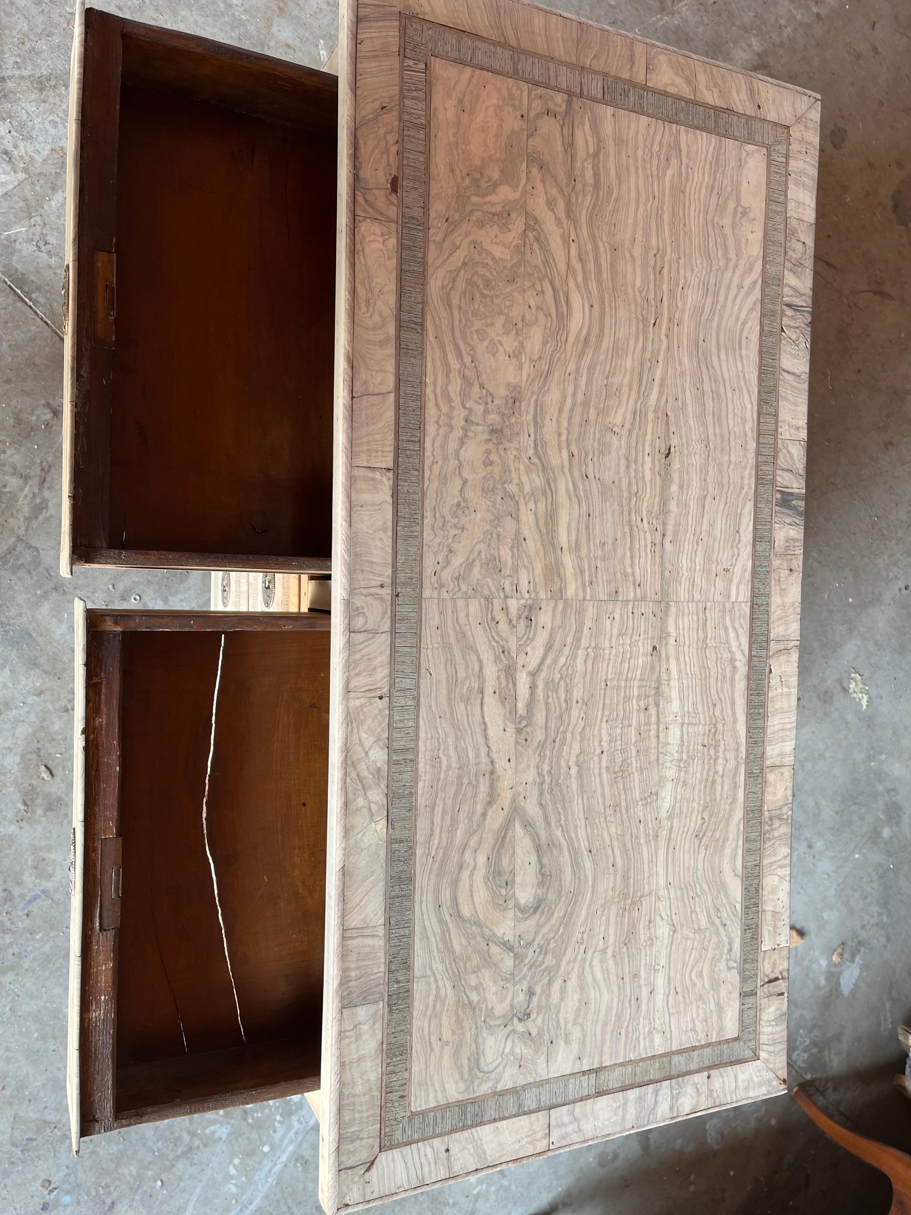 Commodo neoclassico italiano del XIX secolo in noce sbiancato e Oliver in vendita 7