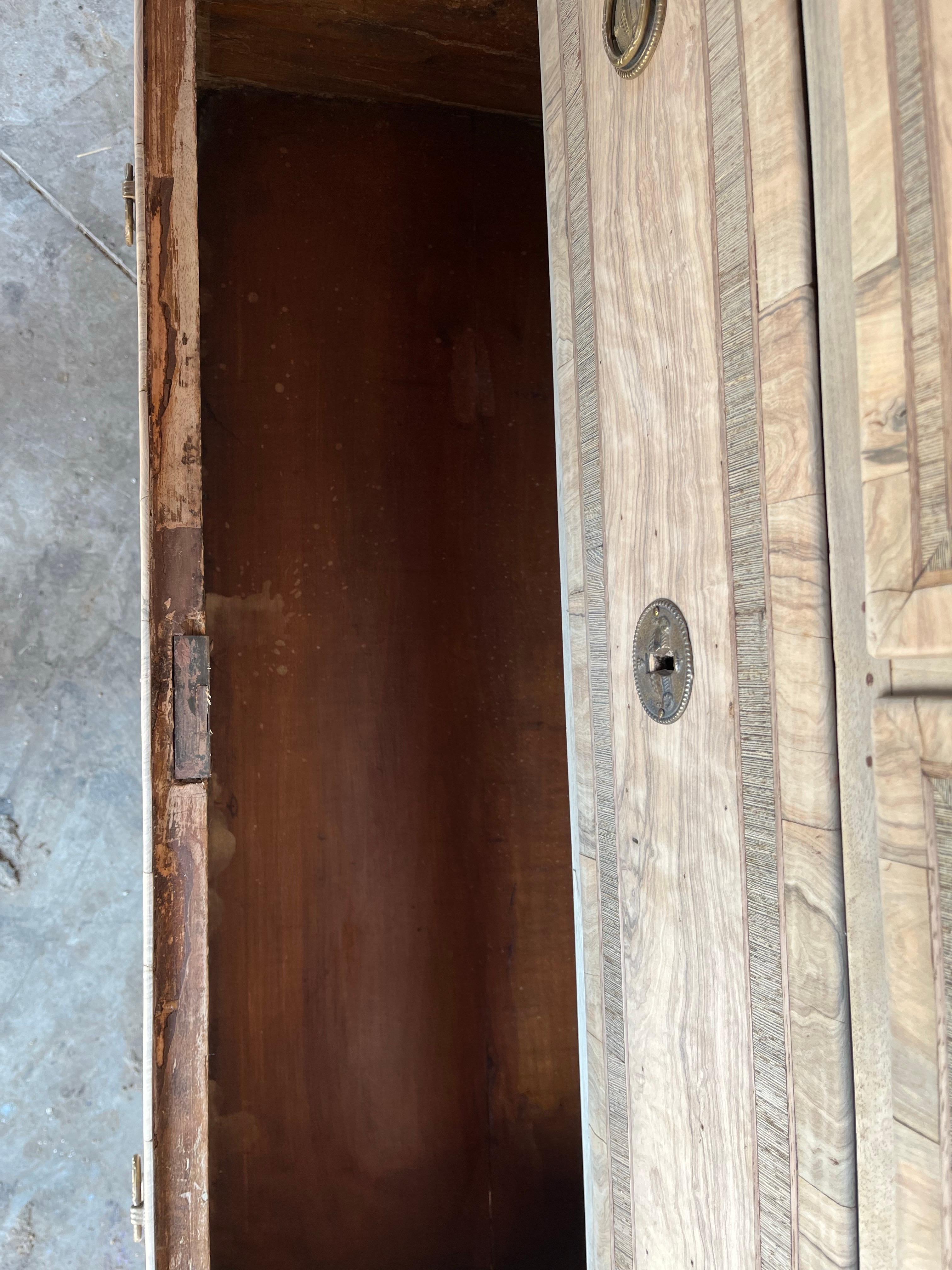 Commodo neoclassico italiano del XIX secolo in noce sbiancato e Oliver in vendita 11