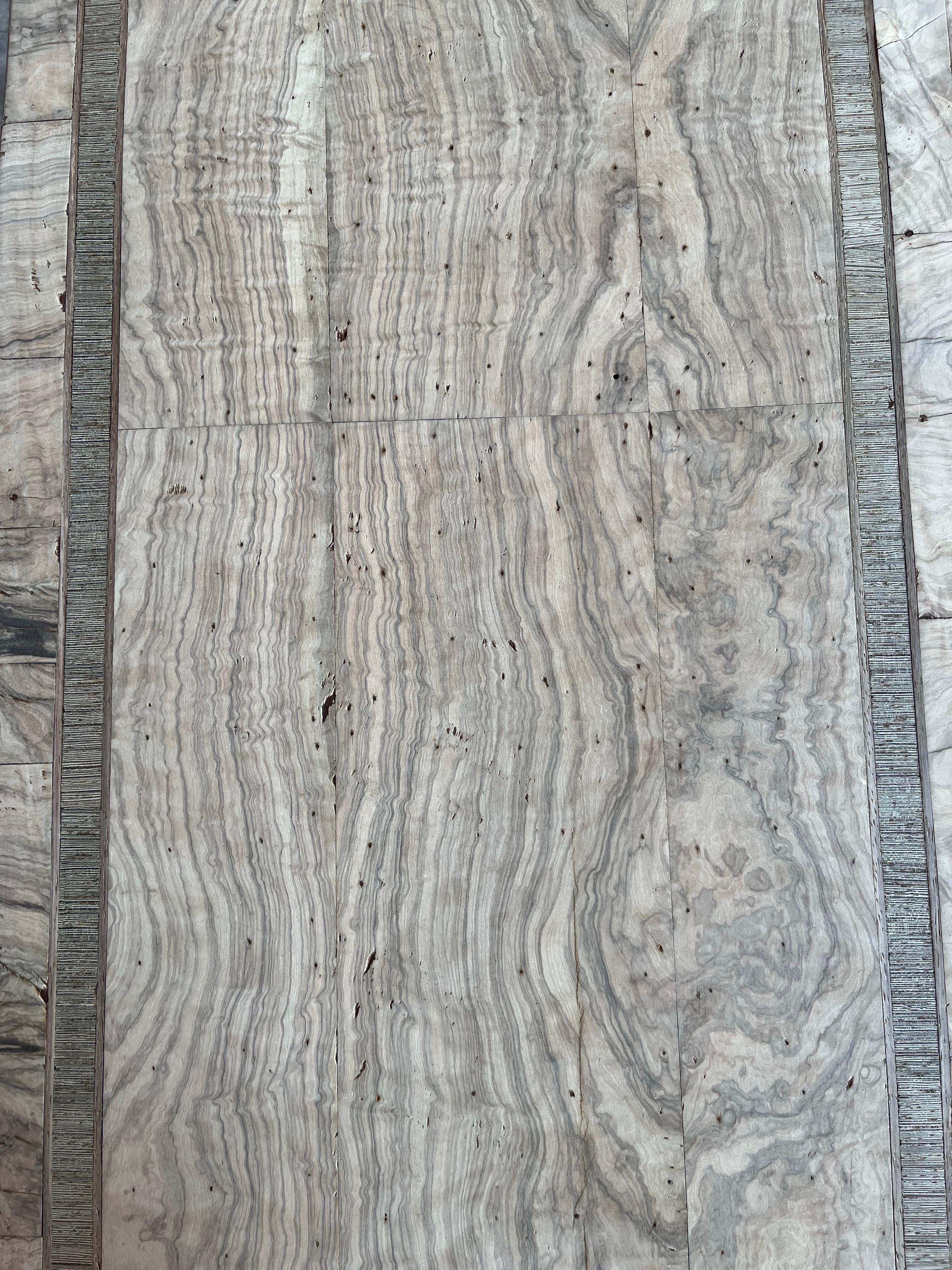 Commodo neoclassico italiano del XIX secolo in noce sbiancato e Oliver in vendita 2