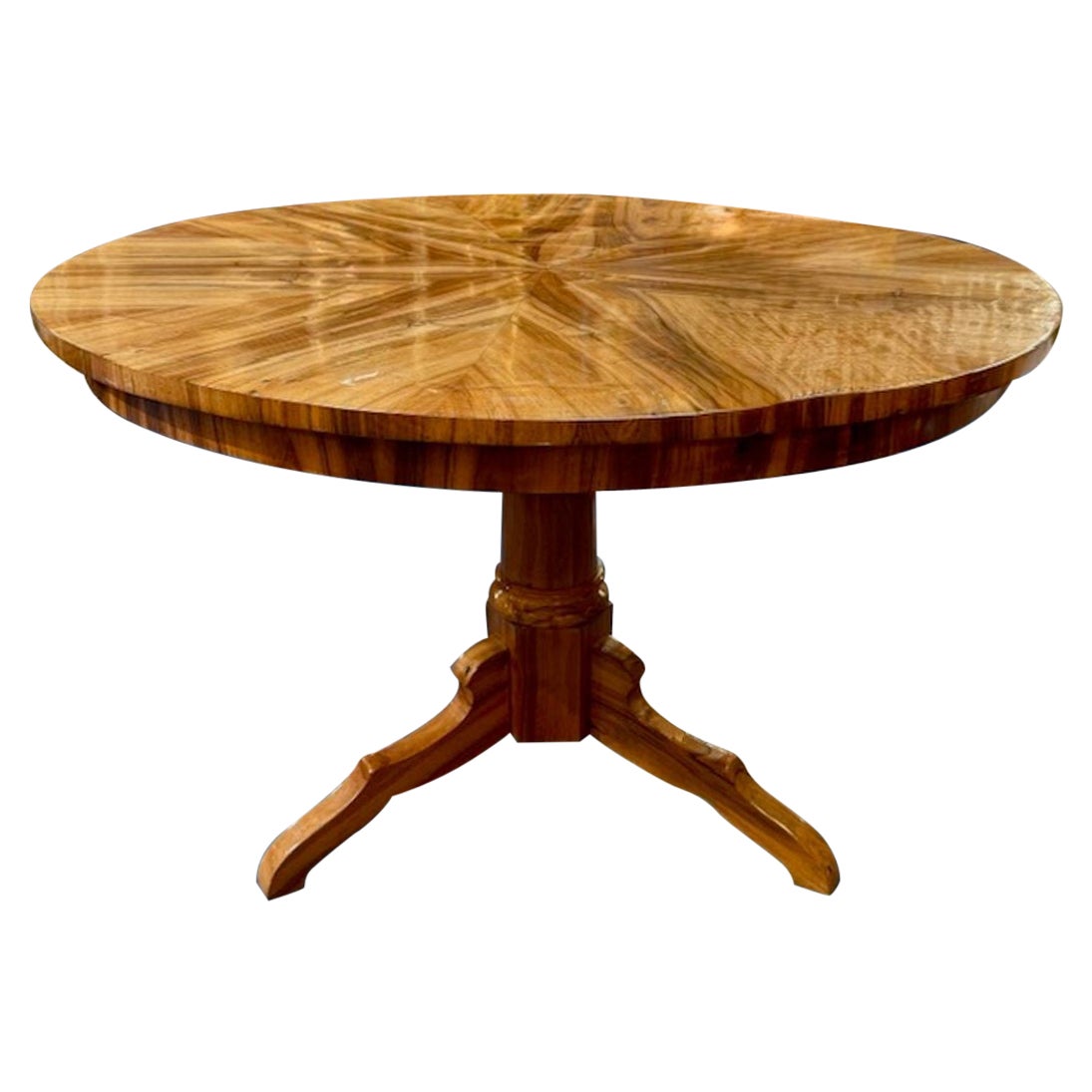 Mesa de centro de madera exótica italiana del siglo XIX a juego con libros en venta