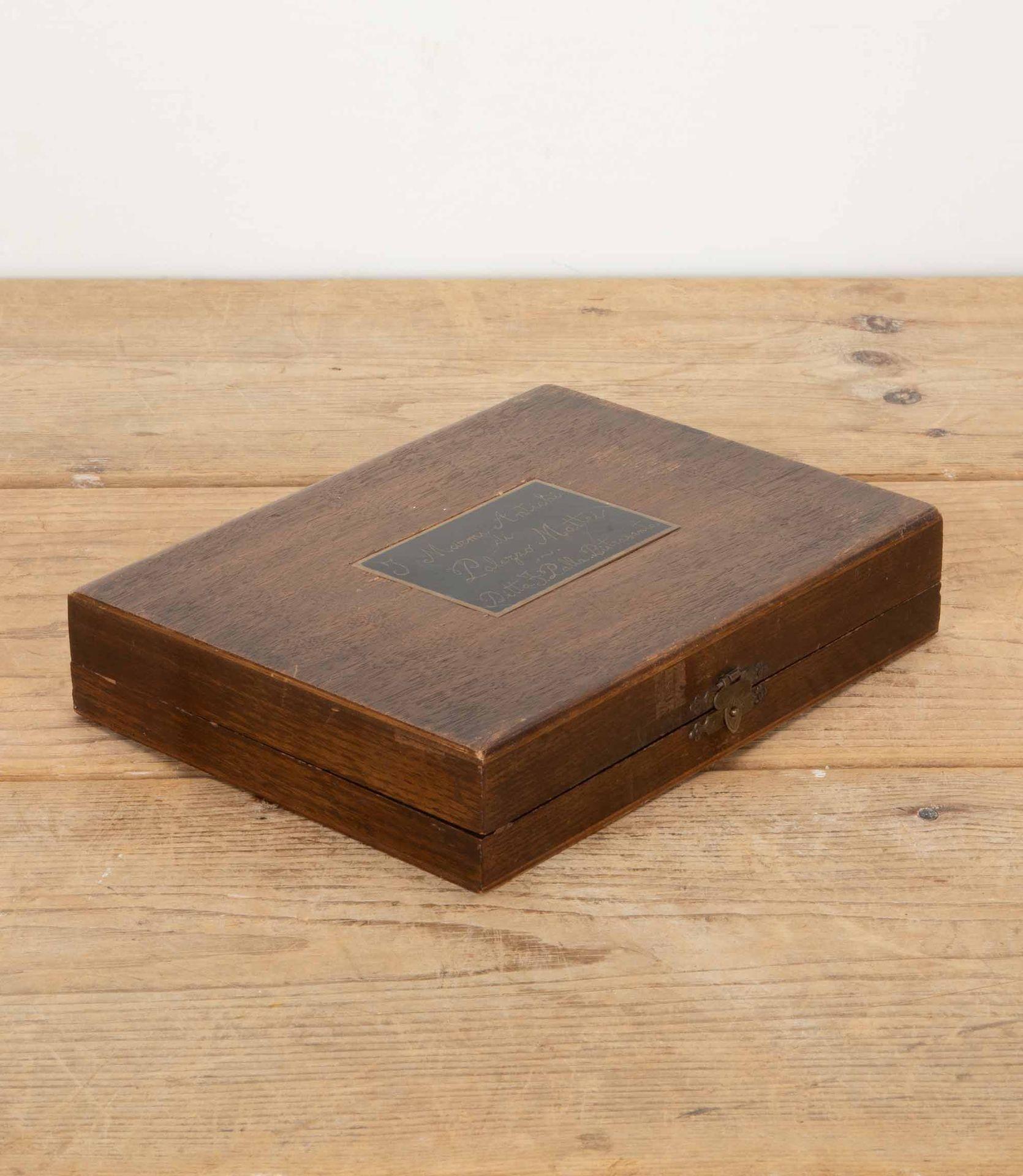 Early 19th Century Italian, Neoclassical, fine hinged box. Containing a selection of various hard stones and specimen marbles.
The lid with the inscription: 'Marmi Antichi D'Palazzo Matte, Ditta Palla Piatzasanta'.