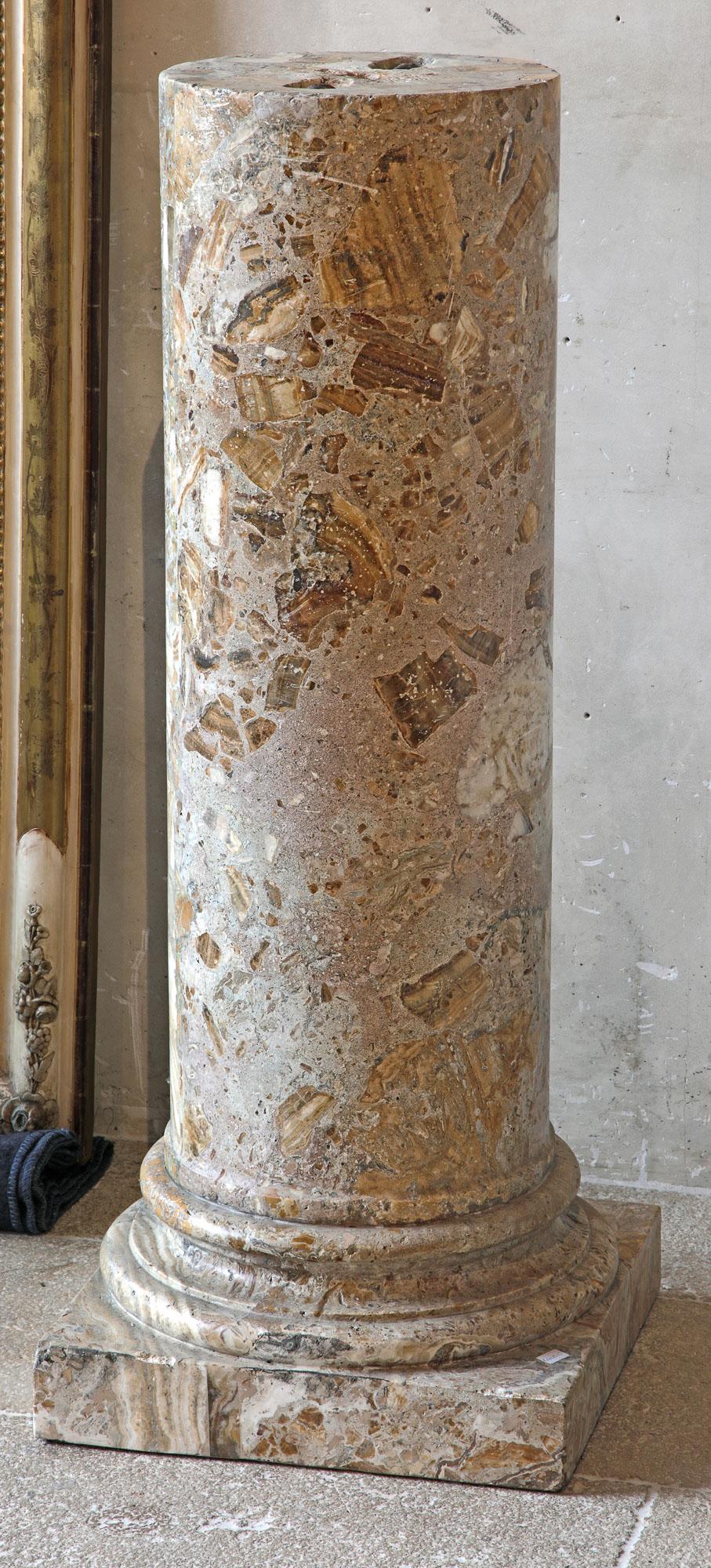 19th Century Italian Brecciated Marble Column or Pedestal In Good Condition For Sale In Baambrugge, NL