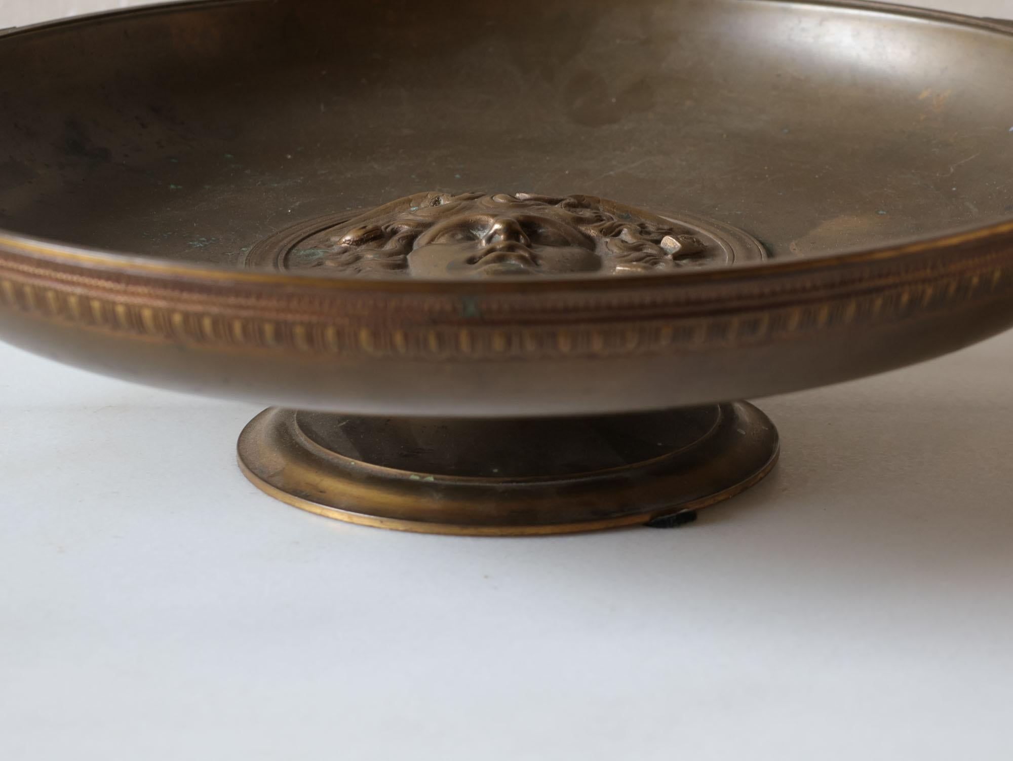19th Century Italian Bronze Grand Tour Tazza with Medusa For Sale 5