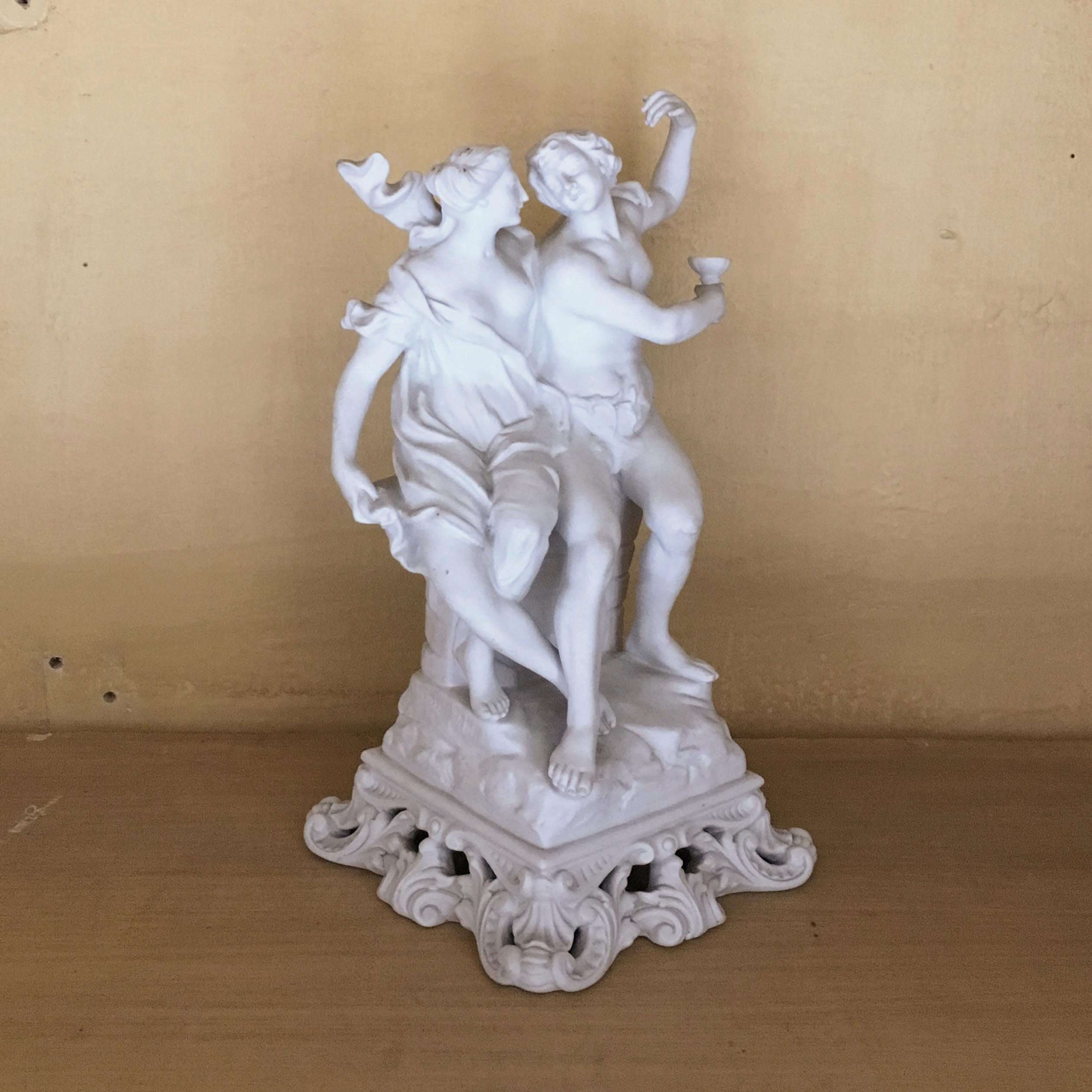 19th Century Italian Capodimonte Biscuit Porcelain Sculpture Depicting a Couple In Good Condition For Sale In Firenze, Tuscany