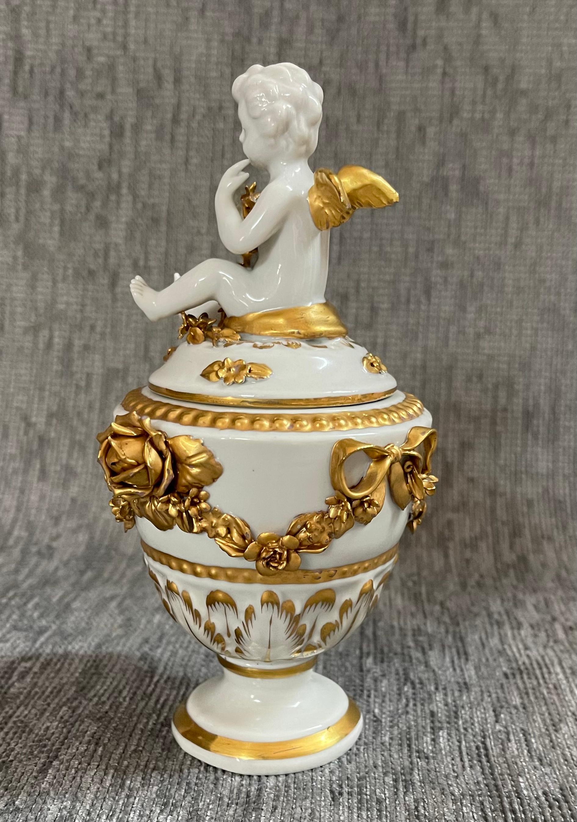 19th Century Italian Capodimonte Porcelain Vase In Good Condition In Roma, IT