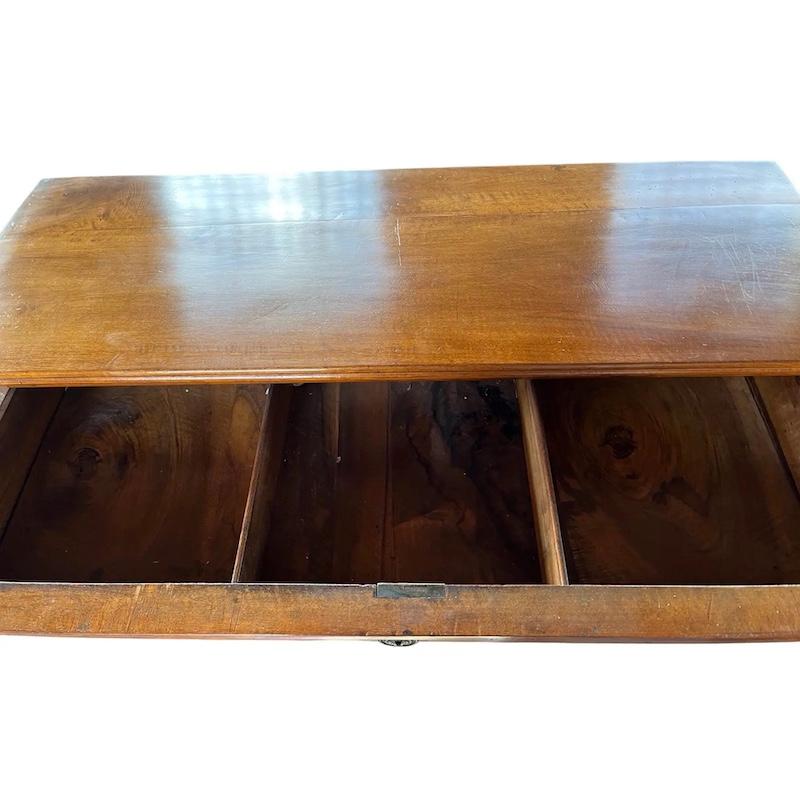 Commode italienne en noyer Carlo X du 19e siècle en vente 5
