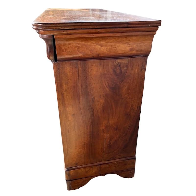 Commode italienne en noyer Carlo X du 19e siècle Bon état - En vente à Carmine, TX