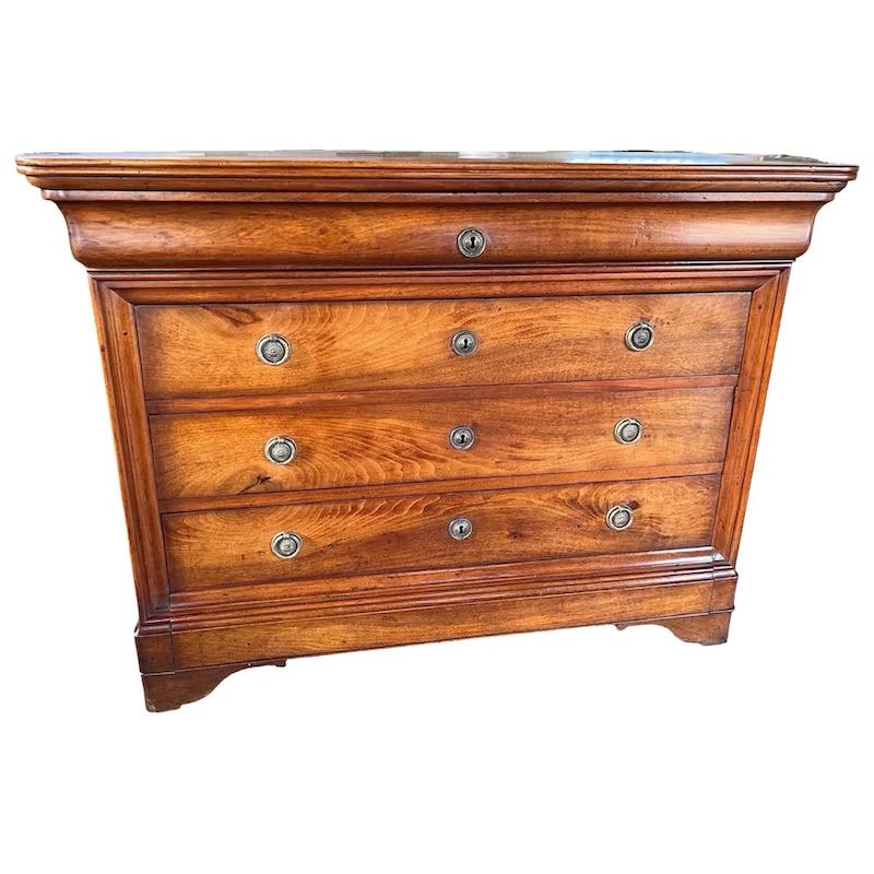 Noyer Commode italienne en noyer Carlo X du 19e siècle en vente