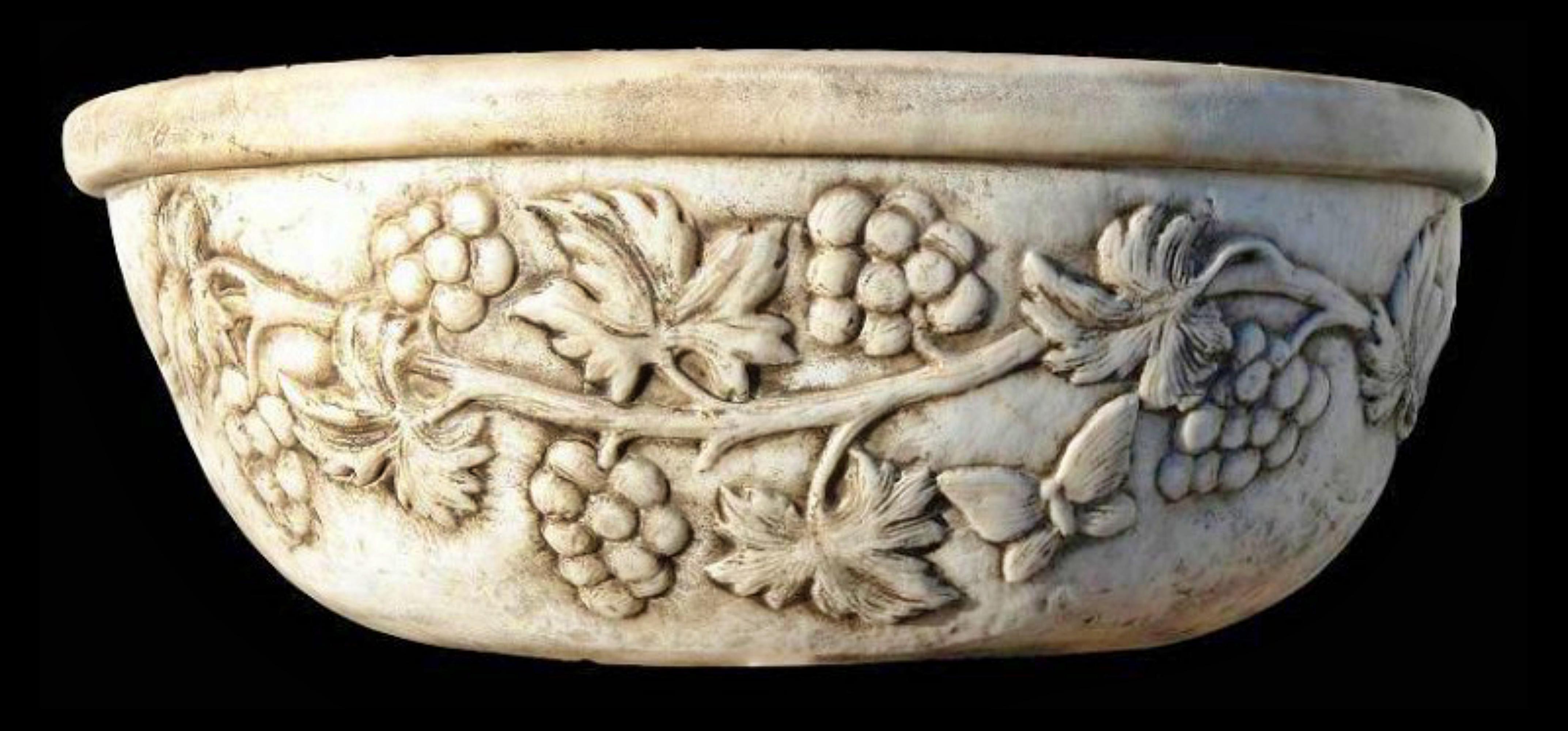 Baroque 19th Century Italian Carrara Marble Hand Washbasin For Sale
