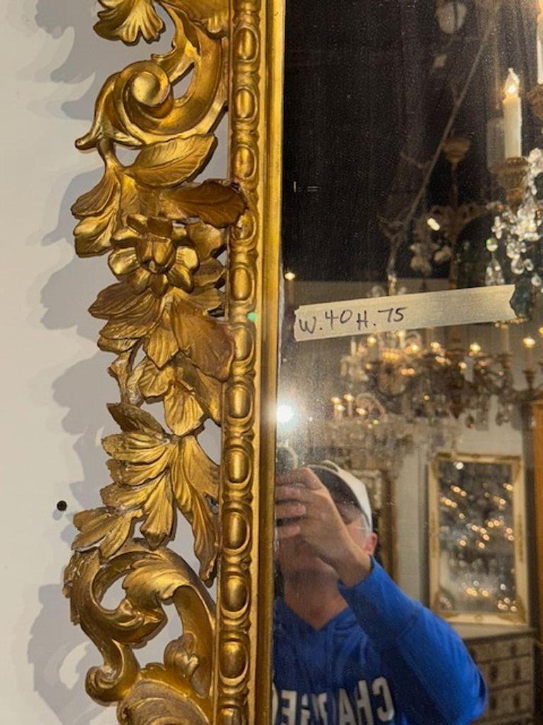 Miroir Florentine italien du 19e siècle en bois sculpté et doré Bon état - En vente à Dallas, TX