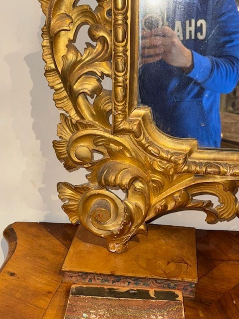XIXe siècle Miroir Florentine italien du 19e siècle en bois sculpté et doré en vente