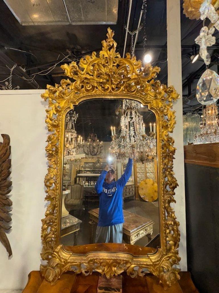 Bois doré Miroir Florentine italien du 19e siècle en bois sculpté et doré en vente