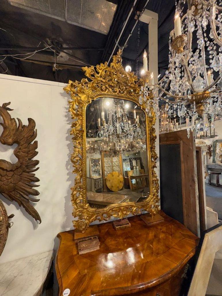 Miroir Florentine italien du 19e siècle en bois sculpté et doré en vente 1