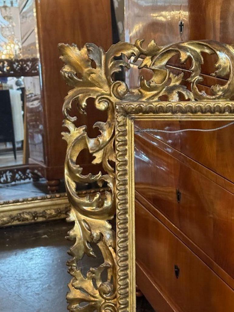 Cadre italien du XIXe siècle en bois sculpté et doré Bon état - En vente à Dallas, TX
